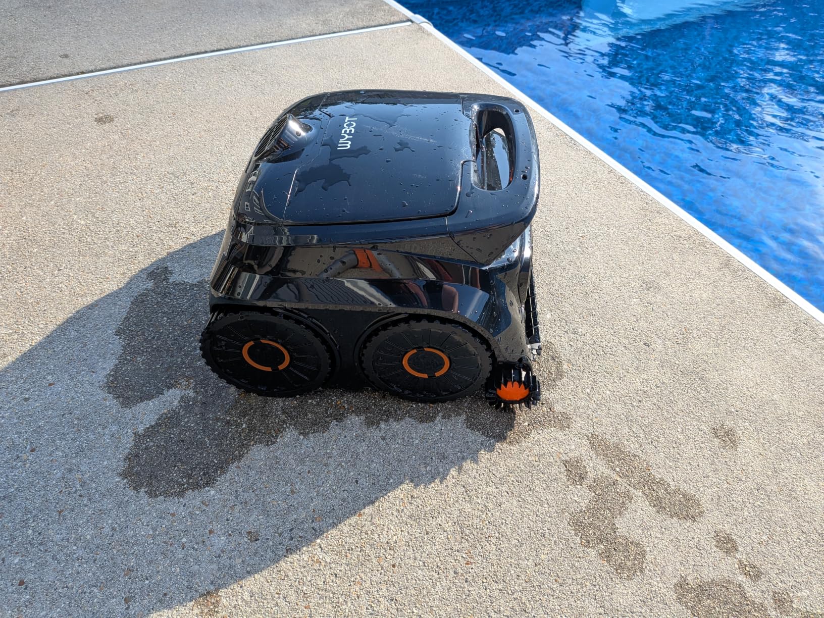 (2026 NEW) WYBOT B1 Cordless Robotic Pool Vacuum for Inground Pools, Six-Roller Brush 4-in-1 Smart Pool Cleaner, Edge Cleaning High Obstacle Crossing, Lightweight, App Navigation customer photo 1