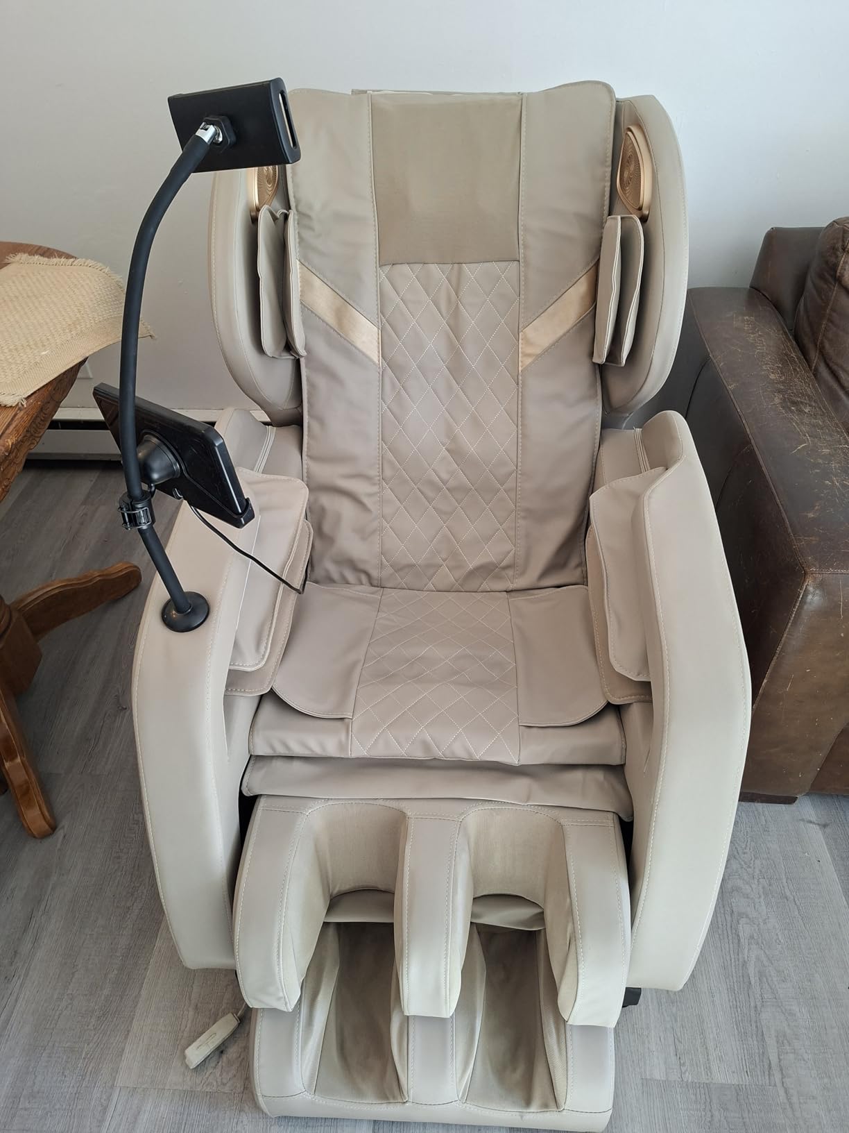 2026 Massage Chair, Massage Chairs Full Body and Recliner with 14 Fixed Points, Zero Gravity, Wood Grain Leather, Foot Massage, Airbags, Lumbar Heating, Bluetooth and Control Screen customer photo 2
