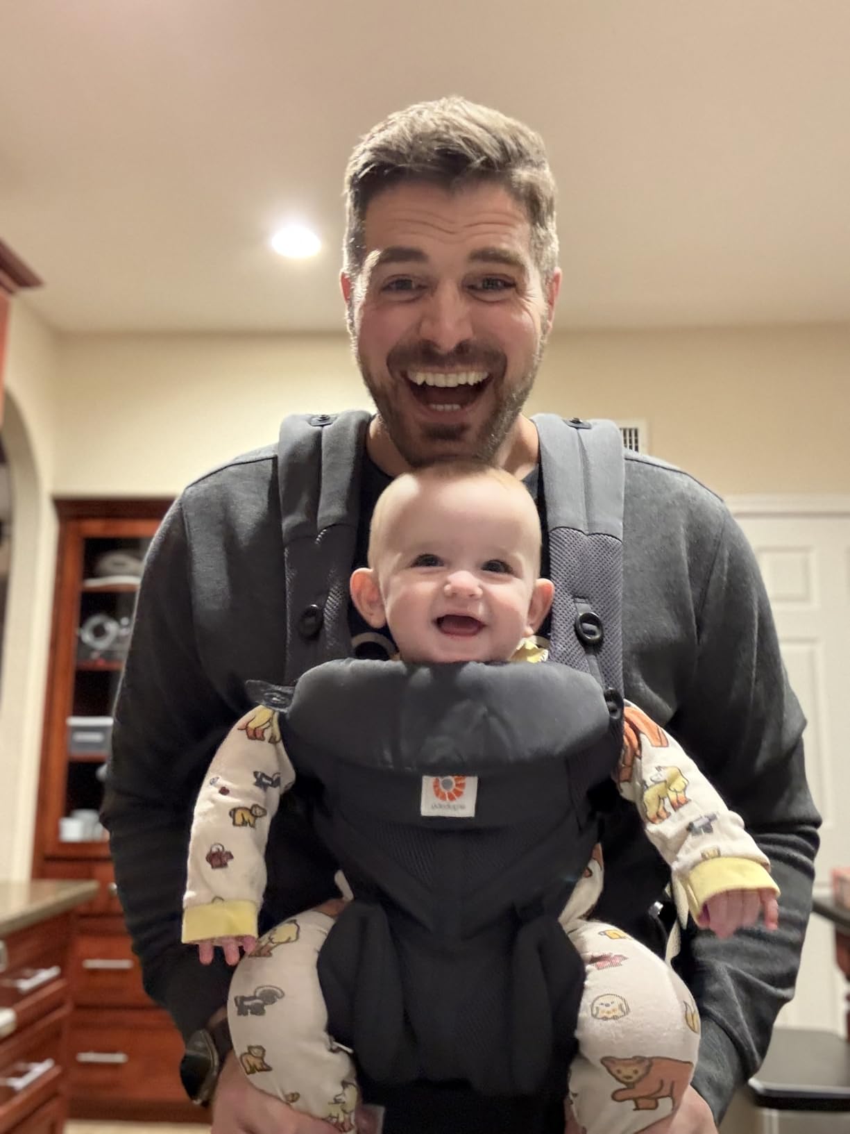 Ergobaby Omni Classic Baby Carrier for Newborn to Toddlers 0-48 Months (7-45 lbs) - 4-Position 100% Premium Cotton Baby Carrier with Ergonomic Support (Pearl Grey) customer photo 1