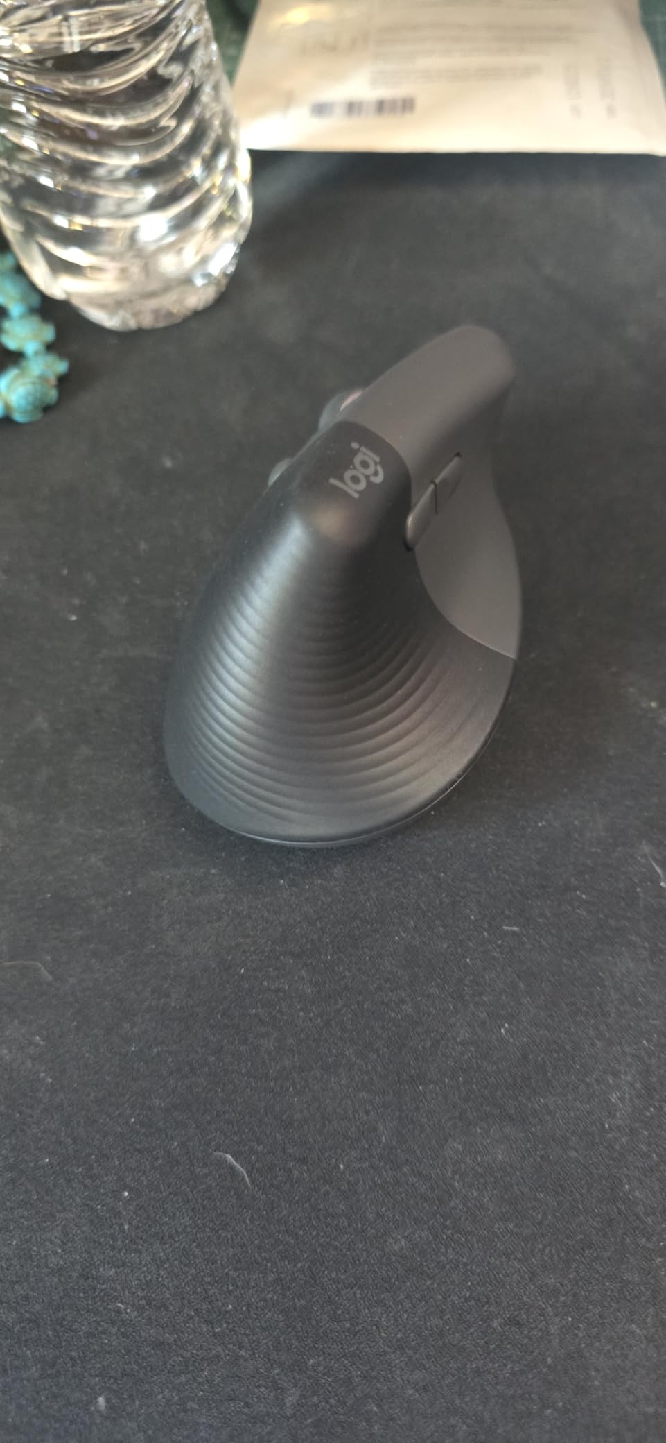 Logitech Lift Vertical Ergonomic Mouse, Wireless, Bluetooth or Logi Bolt USB Receiver, Quiet clicks, 6 Buttons, Compatible with Windows/macOS/iPadOS, Laptop, PC - Rose customer photo 2