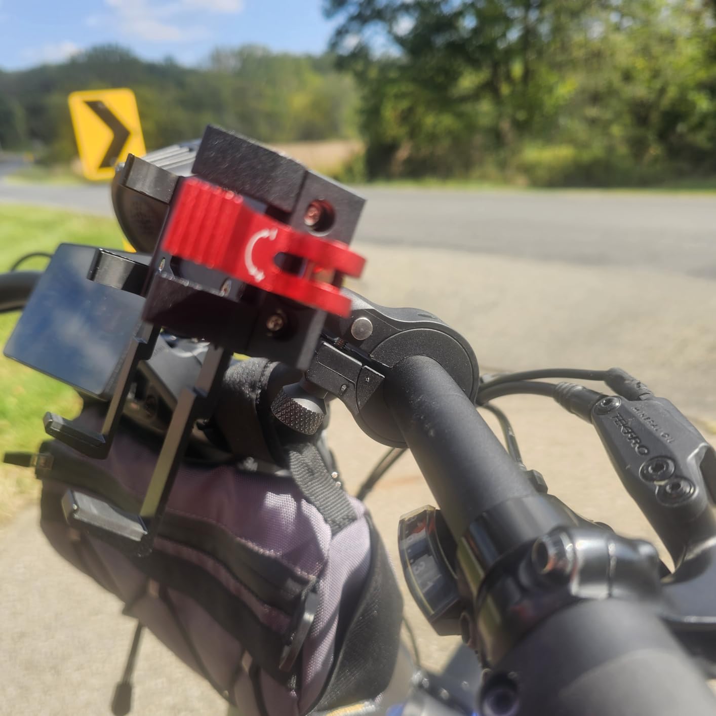 Tiakia Bike Phone Mount Holder, Aluminum Motorcycle Phone Mount, Handlebar Mounted Cell Phone Holder for Bike, 360 Rotation, Universal Bicycle Phone Mount for 4.5-7 Inch Phones customer photo 2