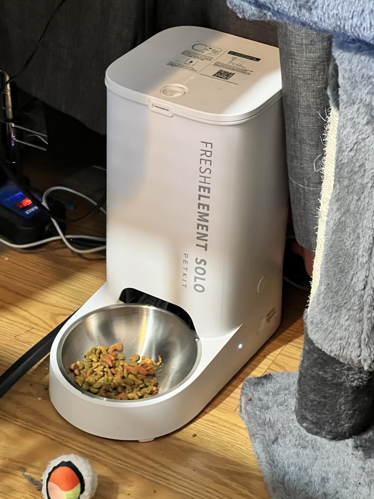 PETKIT Automatic Cat Feeder, 2.4G WiFi Automatic Dog Feeder, App Control Pet Food Dispenser with Triple Fresh-Lock System, Up to 10 Meals Per Day, Schedule Feeding, Food Shortage Alert, 3L Capacity customer photo 2
