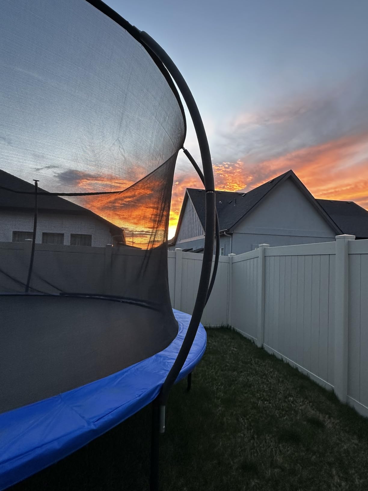 JoyBerri Trampoline Outdoor - ASTM Certified Safe Recreational Trampoline with Enclosure Net, Ladder, Sprinkler & LED Lights customer photo 2