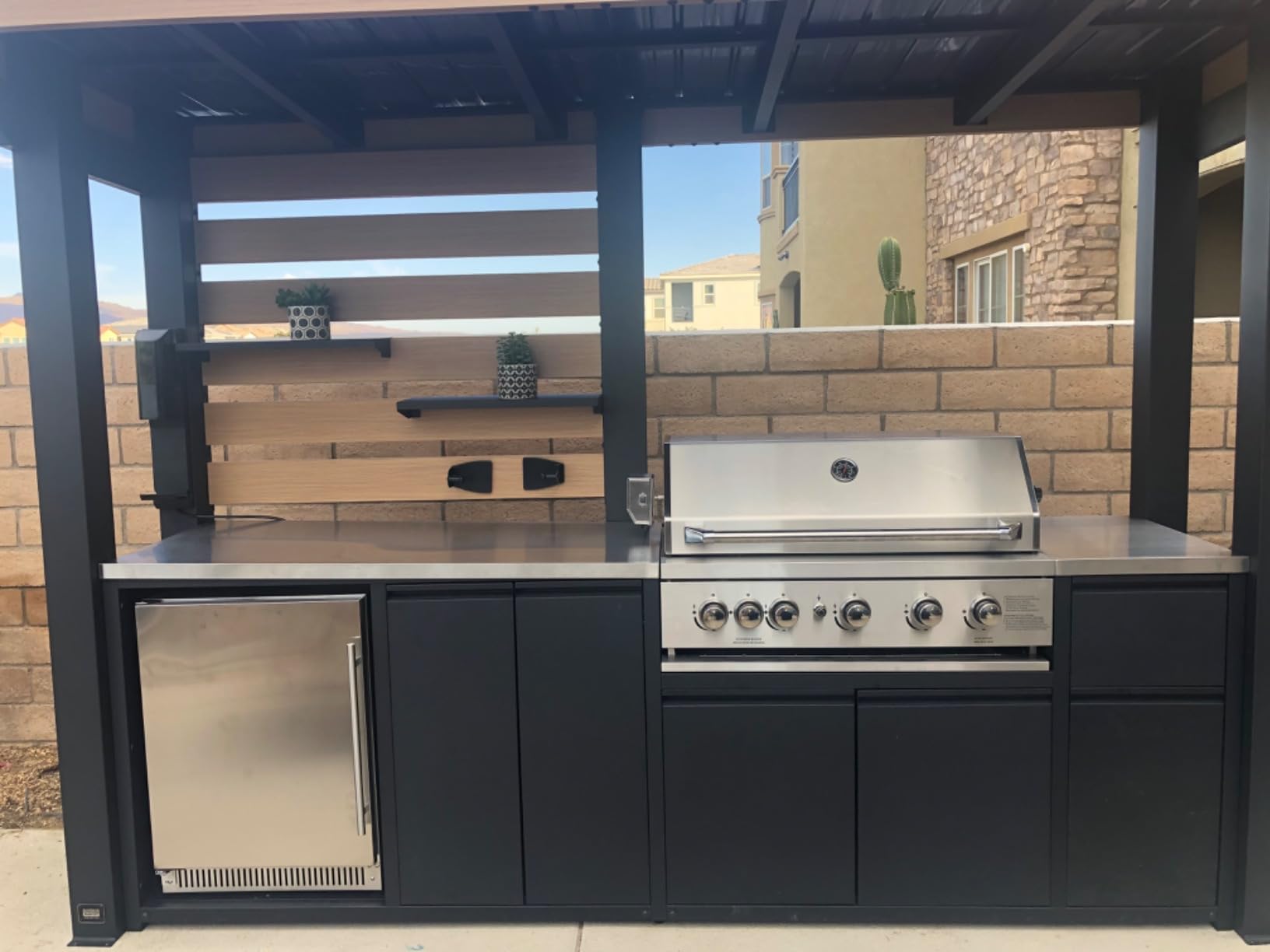 Backyard Discovery Fusion Flame Galvanized Steel Covered Outdoor Kitchen with 5-Burner Stainless, Grill, Refrigerator, Countertop, Storage, and Roof for All-Season Outdoor Cooking customer photo 2