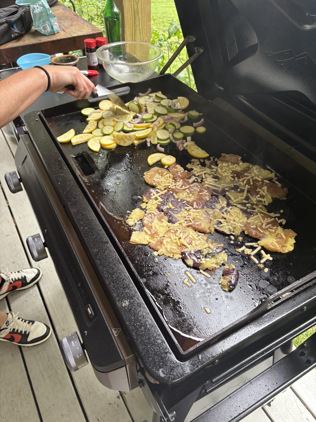 Traeger Grills Flatrock, 33 Inch Flat Top Griddle, Outdoor Gas Grill with 3-Zone TruZone Cooking, Even Heat, Fuel Sensor, and EZ-Clean Grease Management customer photo 1