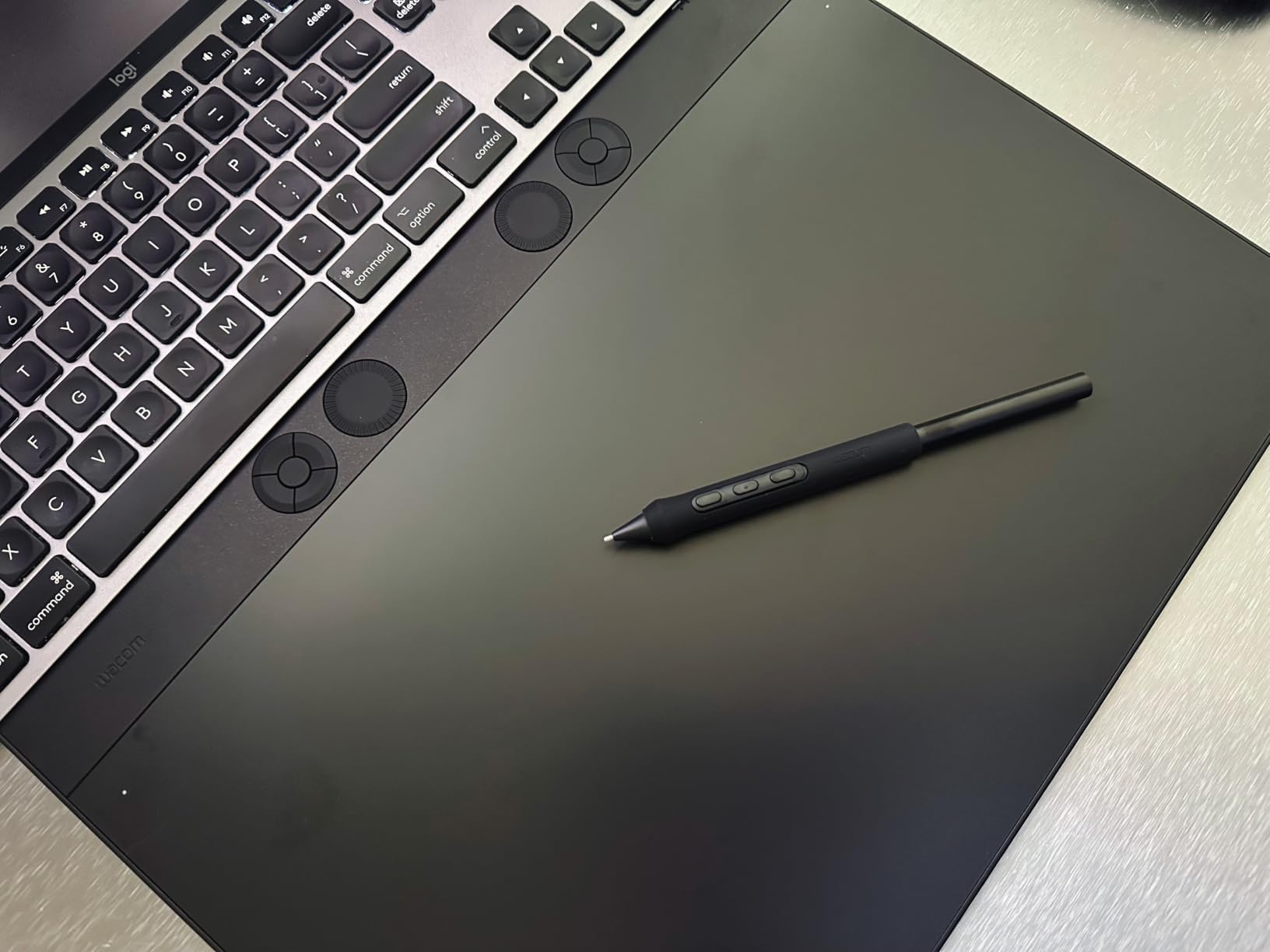 Wacom Intuos Pro Small Bluetooth Professional Graphic Drawing Tablet with Pro Pen 3, Compatible with Mac, Windows - 2025 Edition customer photo 1