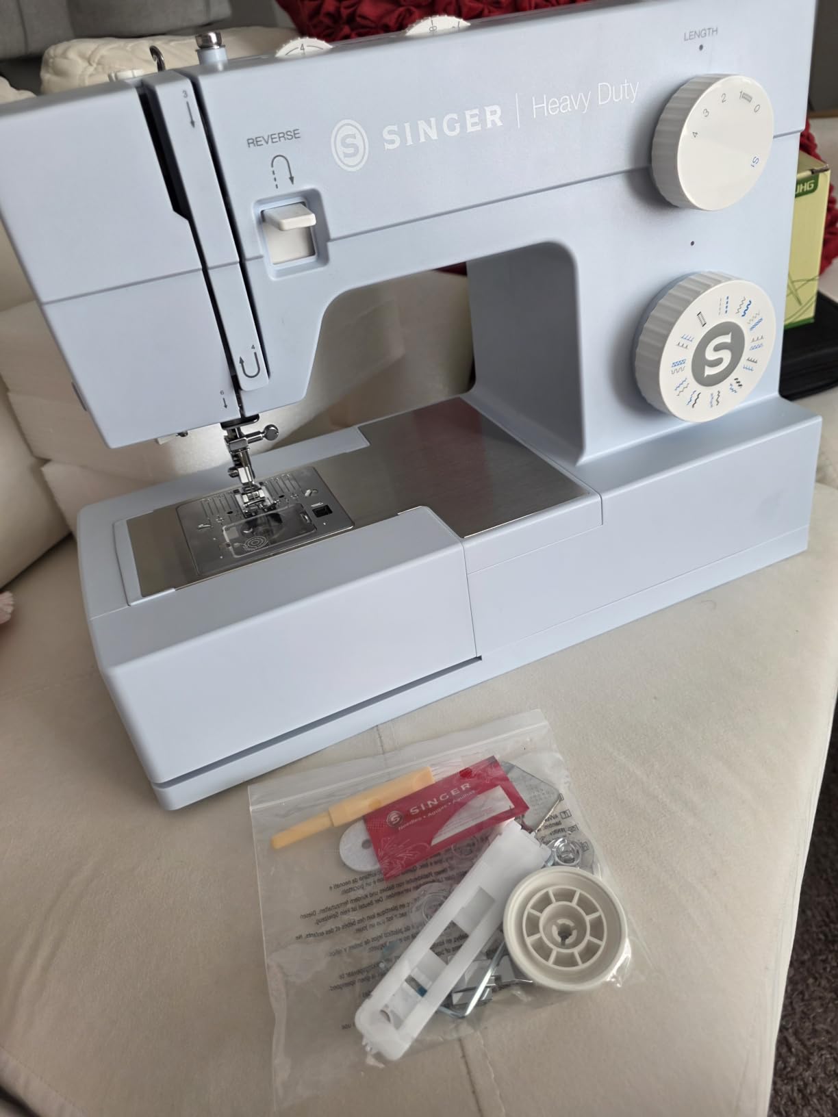 SINGER HD 4423 (Meltwater Blue) High Speed Sewing Machine - 23 Built-In Stitches, 97 Stitch Applications, 50% More Power, 1100 Stitches/Min, Metal Frame, 1-Step Buttonhole customer photo 1