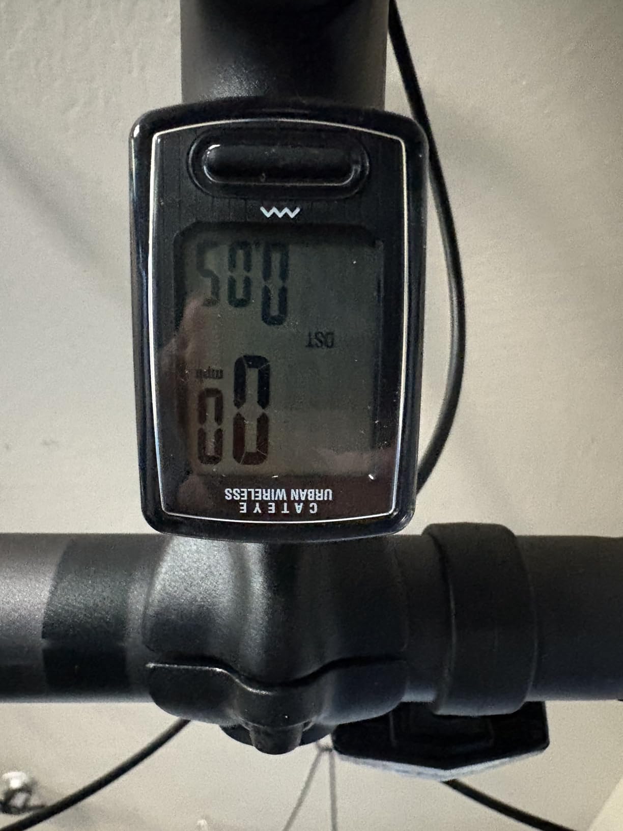 CATEYE Urban Wireless Bike Computer - Analog Speedometer & Odometer with Calorie Tracking, FlexTight Mount, Auto Start/Stop, Programmable Odometer & Easy Setup for All Bikes customer photo 2