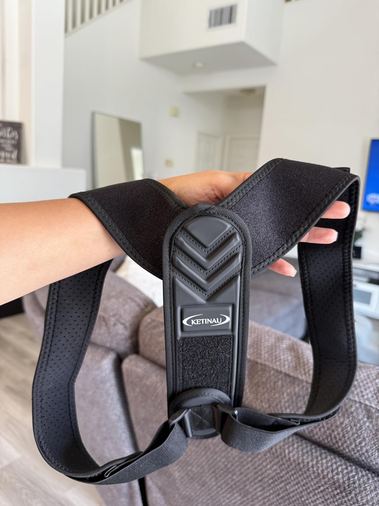Posture Corrector for Women and Men, Back Brace Adjustable Upper Posture Support, Back Support, Comfortable Back Straightener Support for Clavicle Support, and Providing Pain Relief from Neck (Large) customer photo 1