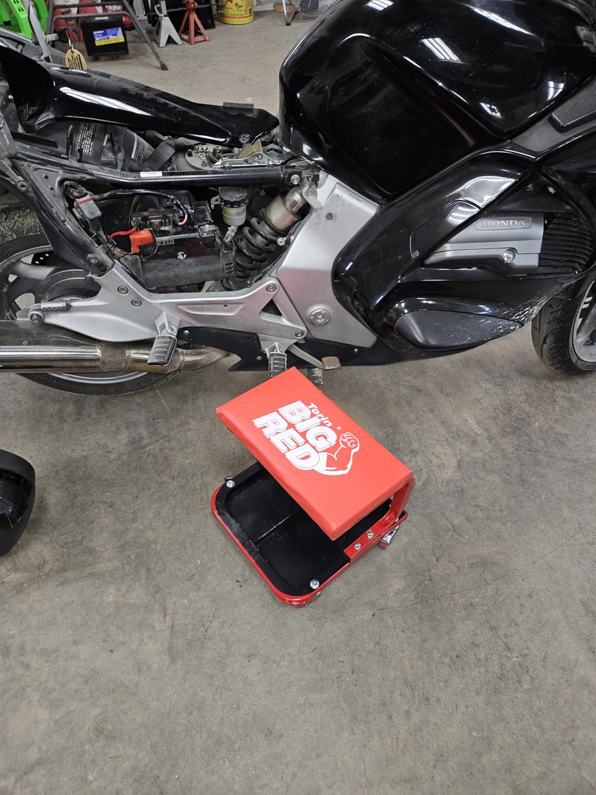 Torin TR6300 Red Rolling Creeper Garage/Shop Seat: Padded Mechanic Stool with Tool Tray Large customer photo 2