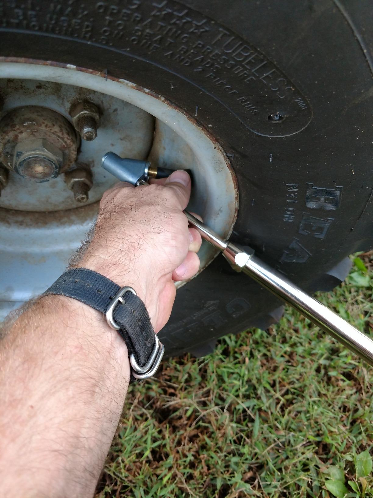 Milton S-986 Straight Foot Dual Head Tire Pressure Gauge with Dual Head Chuck, 10-160 PSI Heavy Duty Air Pressure Gauge for Semi Truck, Tractor Trailer, Dually, RV and Automotive Tires customer photo 1