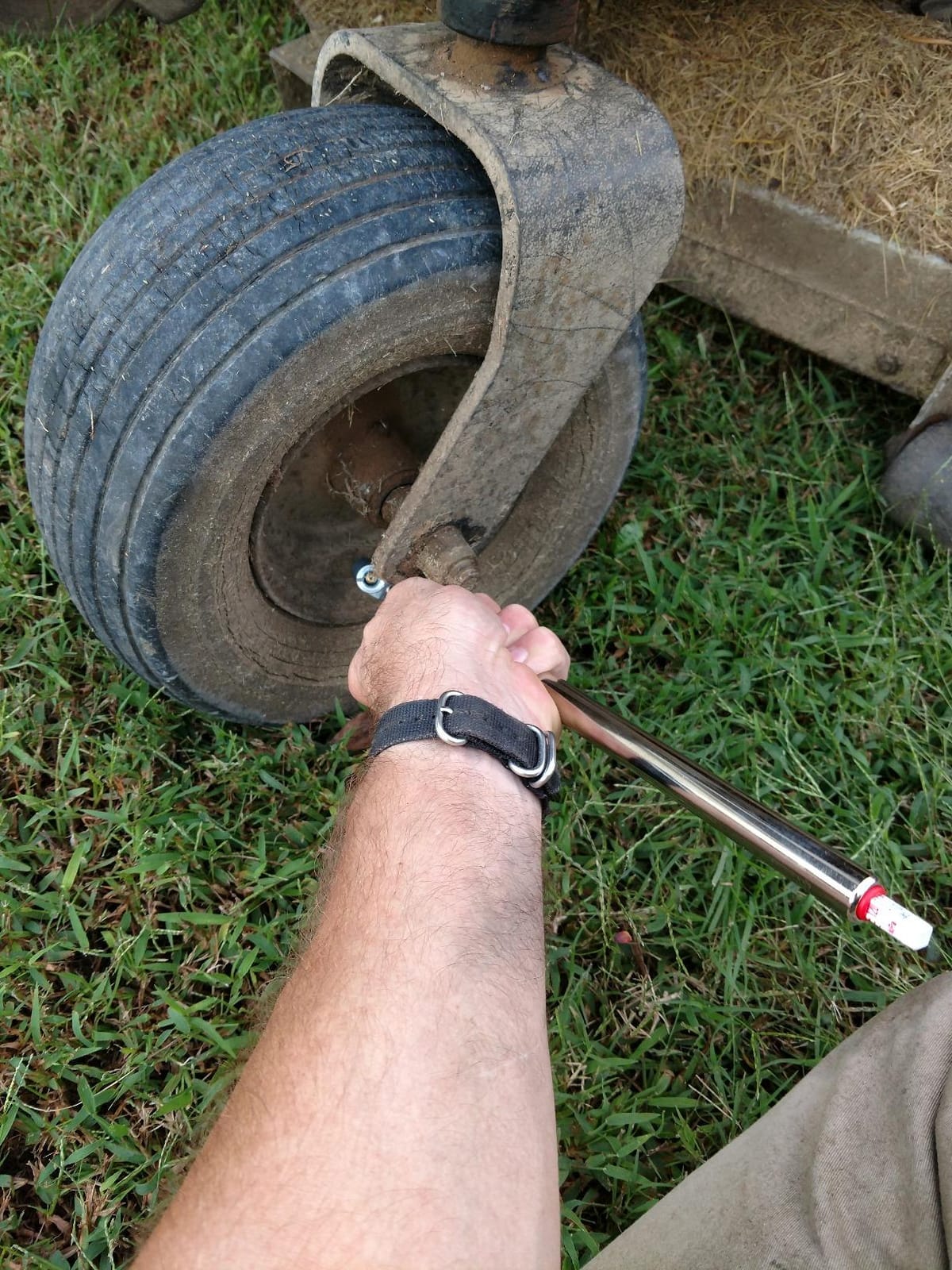 Milton S-986 Straight Foot Dual Head Tire Pressure Gauge with Dual Head Chuck, 10-160 PSI Heavy Duty Air Pressure Gauge for Semi Truck, Tractor Trailer, Dually, RV and Automotive Tires customer photo 2