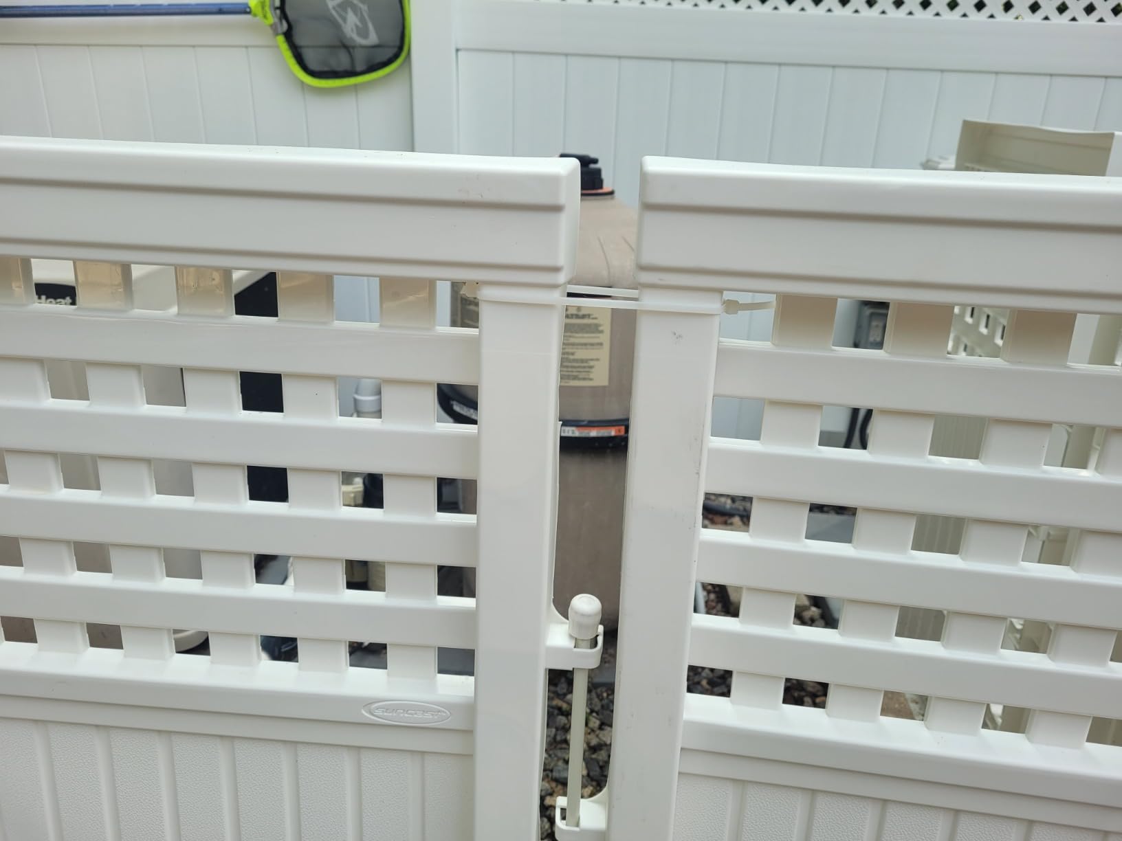 Suncast 4-Panel Outdoor Screen Enclosure - Freestanding Wicker Resin Reversible Panel Outdoor Screen - Perfect for Concealing Garbage Cans, Air Conditioners - White (4-Panels) customer photo 2