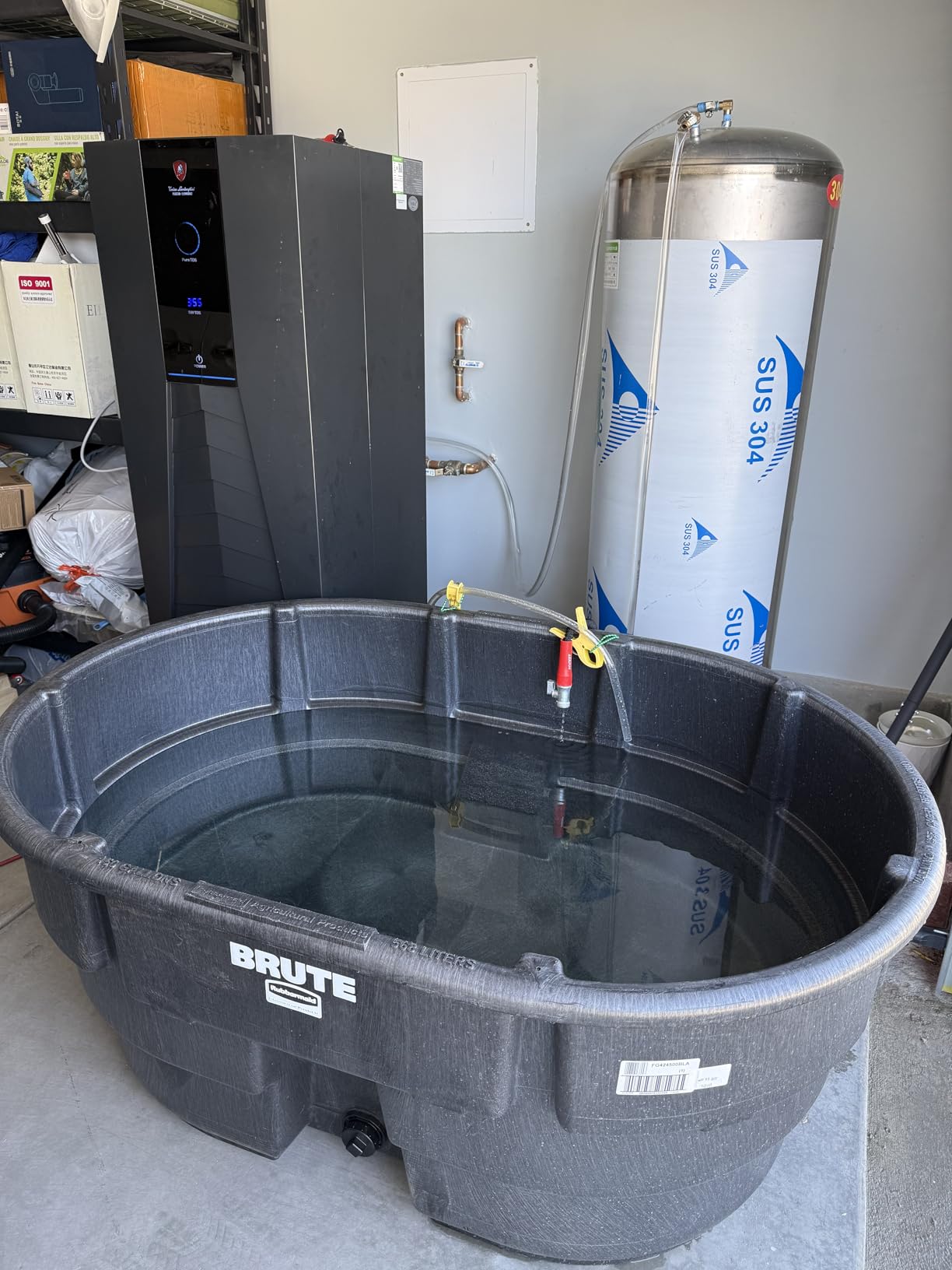 Rubbermaid Commercial Products Stock Tank 300-Gallons Structural Foam Heavy Duty Container for Livestock/Animal/Cattle Feed & Water Outdoor Homemade Pool/Hot Tub/Bathtub & Pet Cleaning/Dog Wash customer photo 2