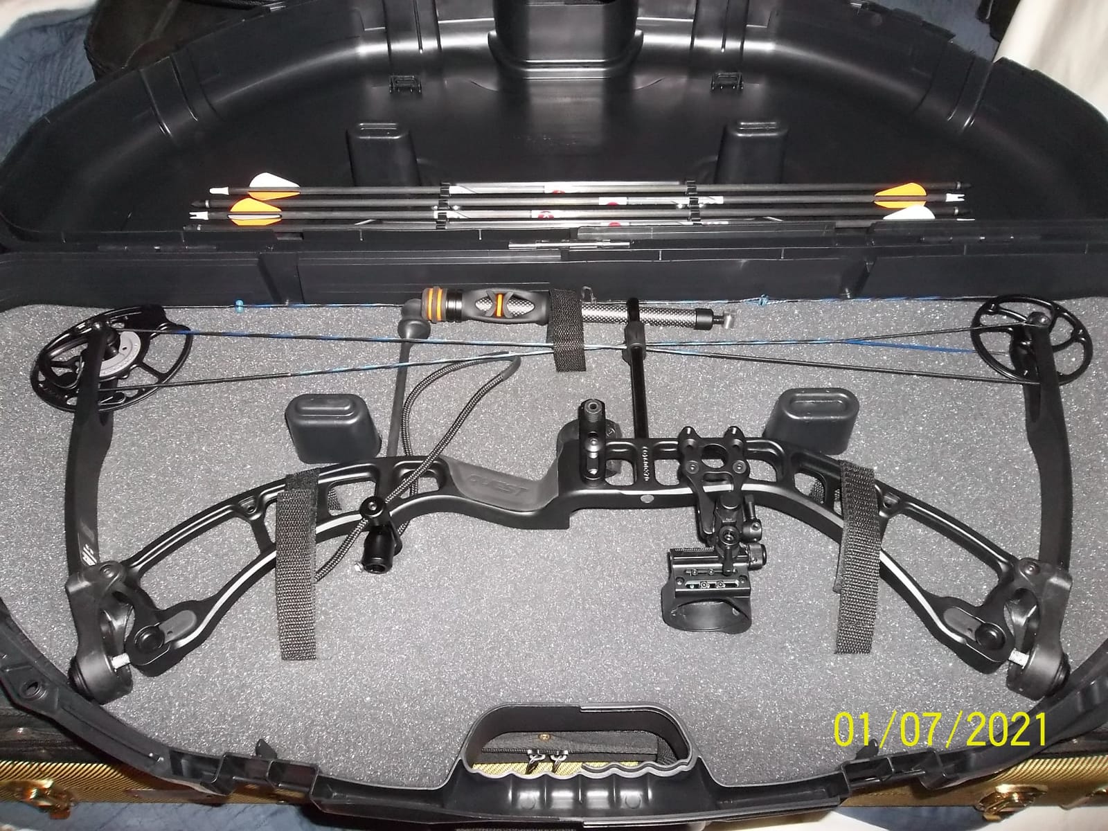 Plano Protector Compact Bow Case, Black, Hard Bow Case, Holds up to Five Arrows, Anti-Crush Archery Storage and Protection customer photo 1