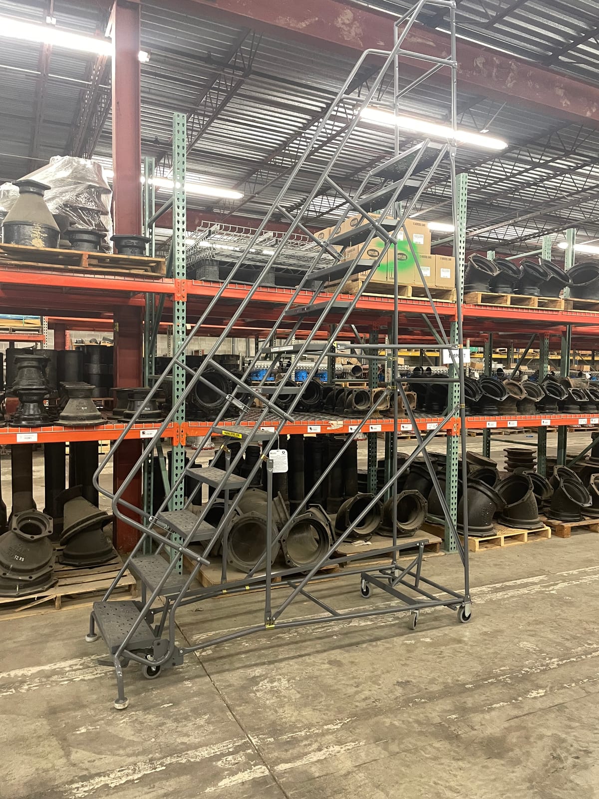 Tri-Arc KDED112246 12-Step All-Directional Steel Rolling Industrial & Warehouse Ladder with Perforated Tread, 24-Inch Wide Steps customer photo 1