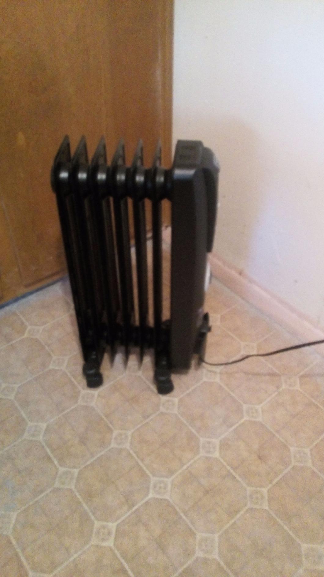 De'Longhi Oil filled Radiator Heater, 1500W Electric Space Heater for indoor use, portable room heater, Energy Saving, full room like office and bedroom with safety features, EW7707CM customer photo 1