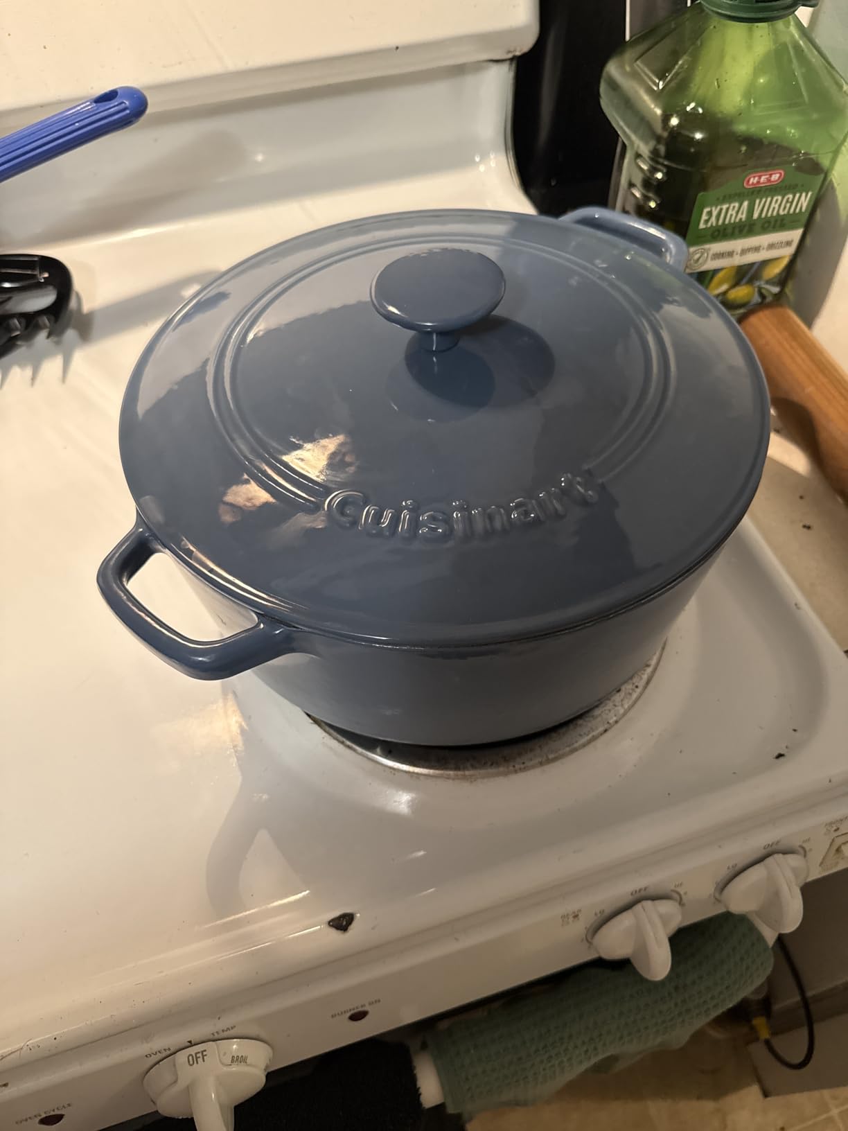 Cuisinart Chef's Classic Enameled Cast Iron Dutch Oven with Lid, 5-Quart, Cardinal Red customer photo 1
