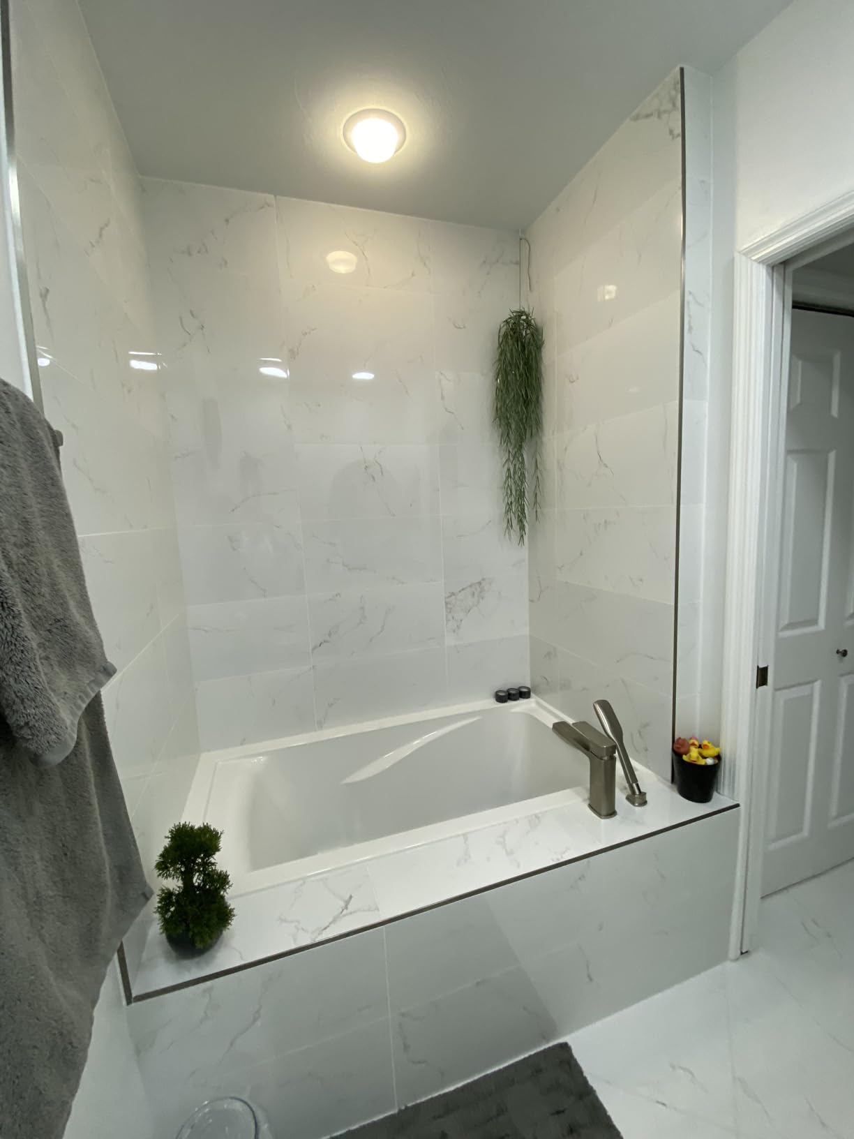 American Standard 2422V002.020 Evolution 5 ft. x 32 in. Deep Soaking Tub with Reversible Drain, White customer photo 1