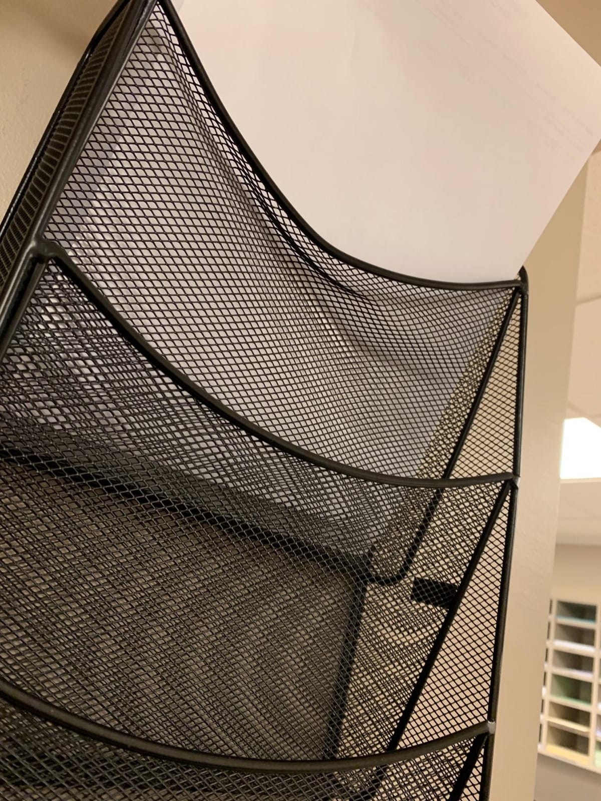 Safco Onyx Mesh Magazine Holder, Display Rack with 10 Pockets, Brochure Organizer, Commercial-Grade Steel Construction, Black customer photo 2