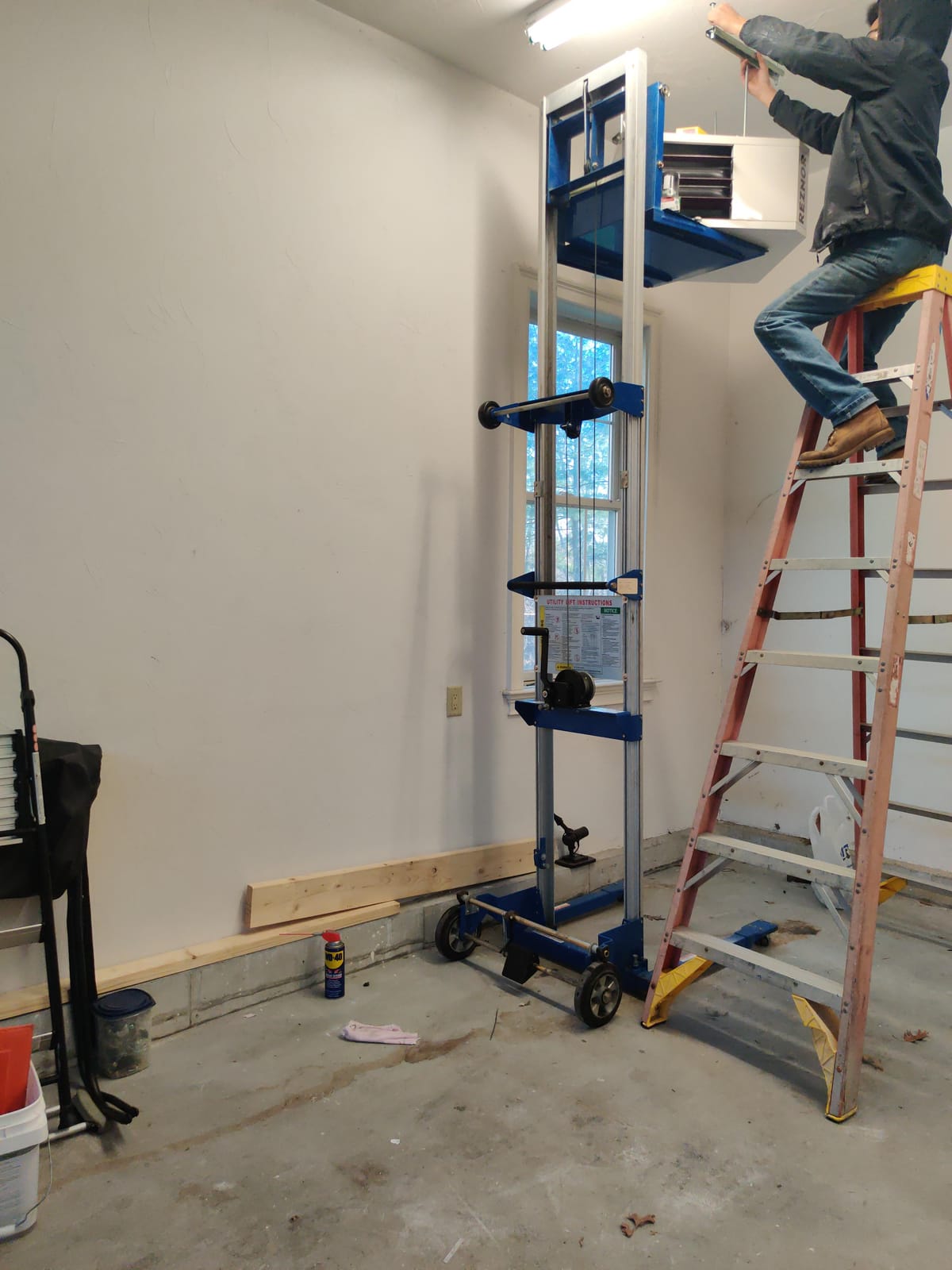 Vestil A-LIFT-S-EHP Aluminum/Steel Adjustable Straddle Manual Hand Winch Lift Trucks 350 Lb. Capacity customer photo 1