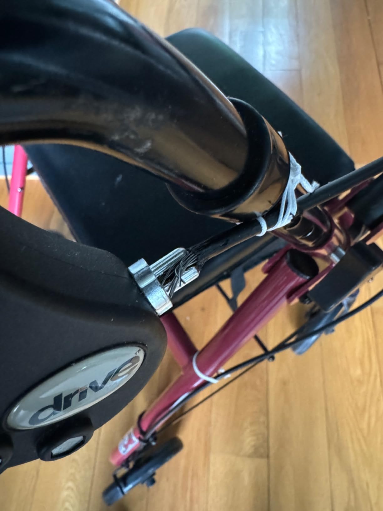Drive Medical Aluminum Rollator Fold Up and Removable Back Support, Padded Seat with 7.5-Inch Casters, Red customer photo 1