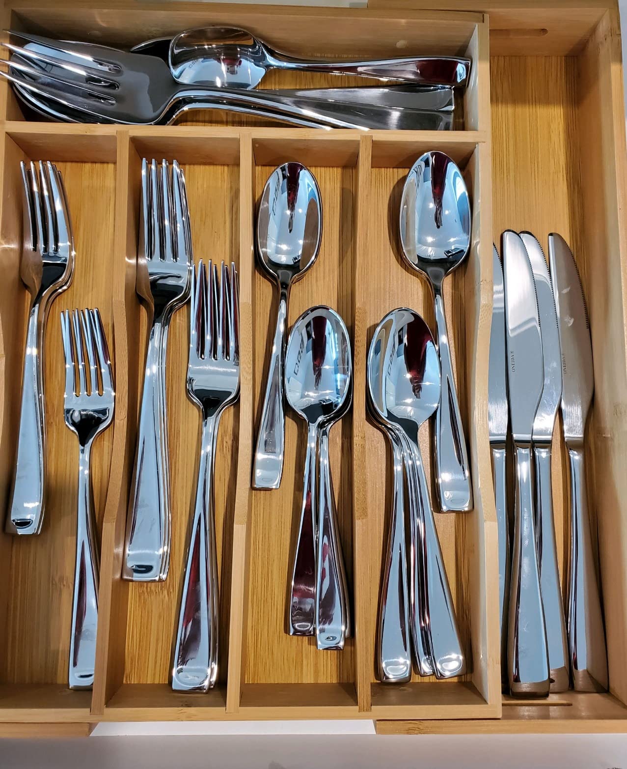 Oneida Moda 65-Piece 18/10 Silverware Set for 12, Flatware | mirror finish, dishwasher safe | includes serving spoons and utensil set | heavy duty, cutlery set for kitchen and dining customer photo 2