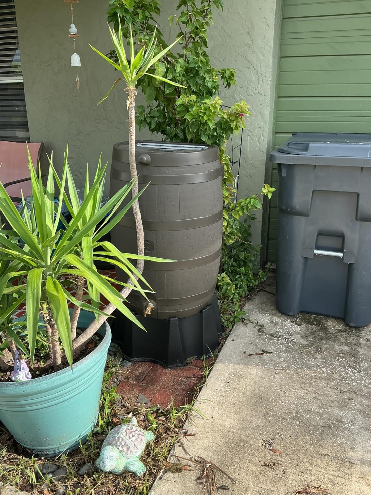 RTS Home Accents 50-Gallon Rain Barrel with Brass Spigot, Flat Back Rain Water Collection Barrel, Walnut Color customer photo 1