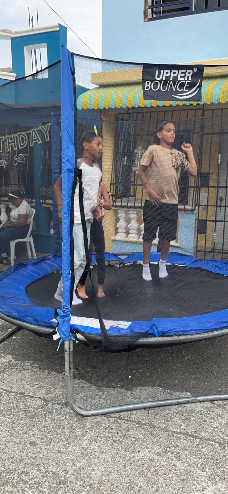 Upper Bounce Round Trampoline Net Replacement Safety Enclosure, Universal Fit, Breathable, Weather-Resistant Mesh, Installs Outside Frame customer photo 2