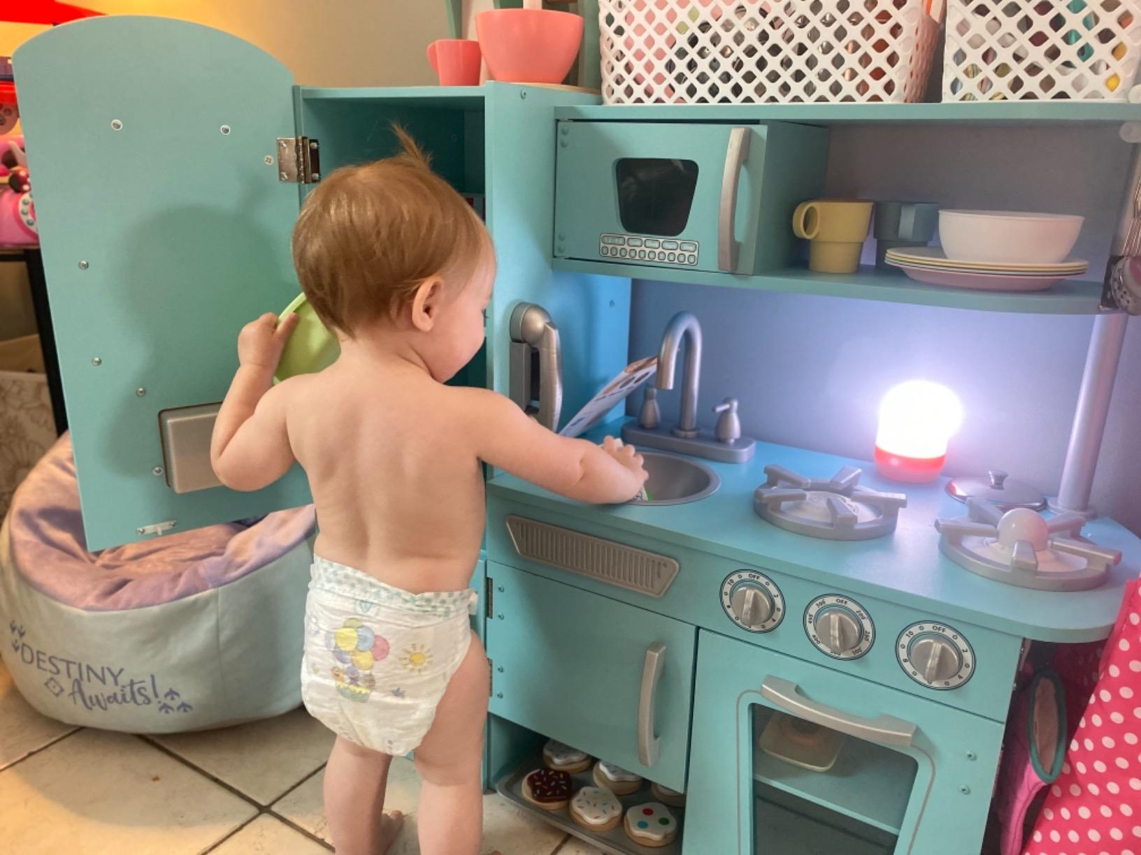 KidKraft Vintage Wooden Play Kitchen with Pretend Ice Maker and Phone, Blue | Retro with Fridge, Faucet, Sink, Cabinets, Turning Knobs, Gift for Kids Ages 3+ customer photo 2