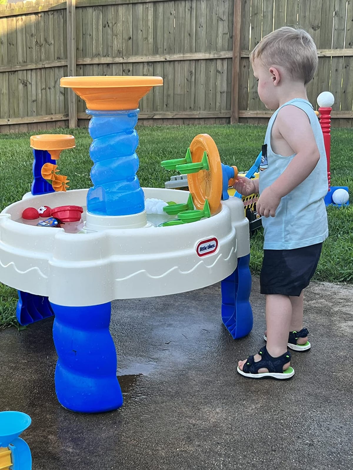 Little Tikes Spiralin' Seas Waterpark Play Table, Multicolor customer photo 2
