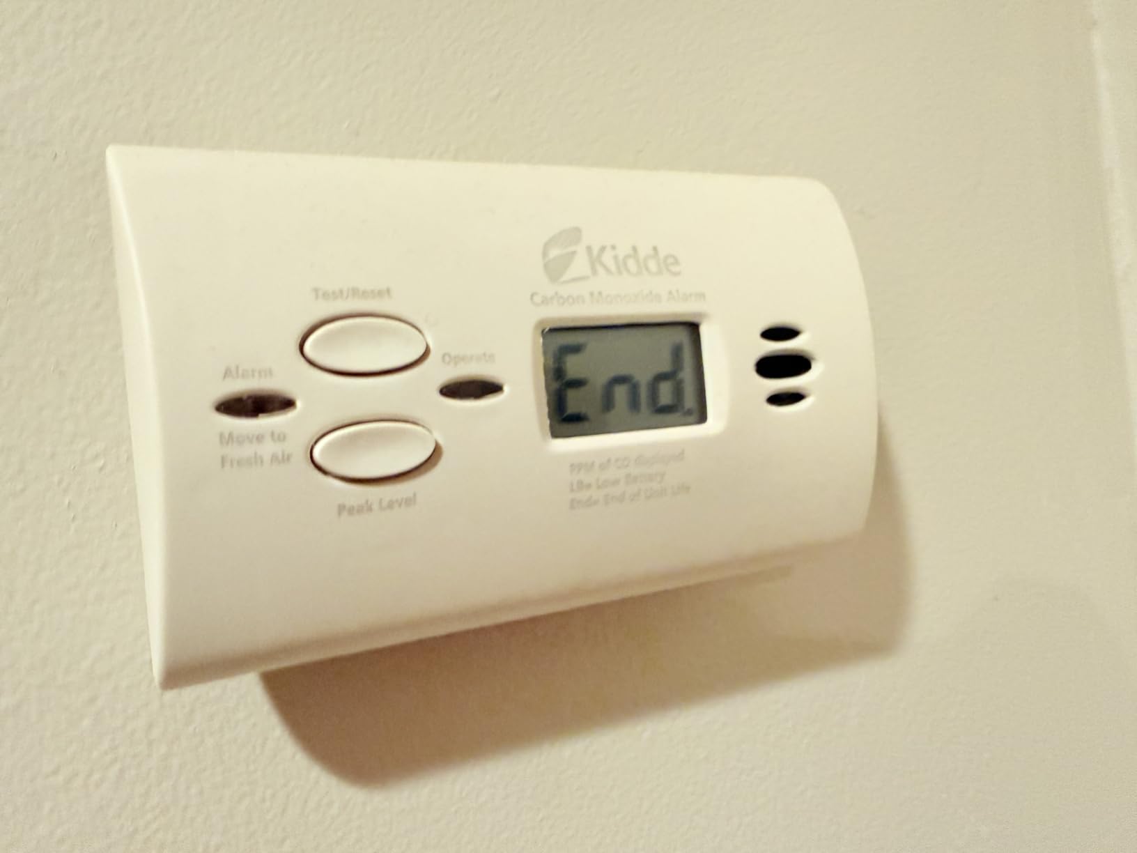 Kidde Carbon Monoxide Detector, AA Battery Powered CO Alarm with LEDs, Test-Reset Button, Low Battery Indicator, Portable customer photo 1