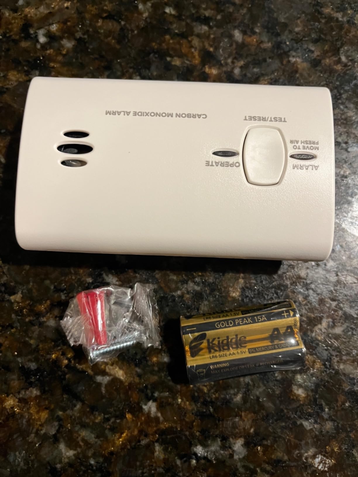 Kidde Carbon Monoxide Detector, Battery Powered CO Alarm with LEDs, Test-Reset Button, Low Battery Indicator, Portable customer photo 1