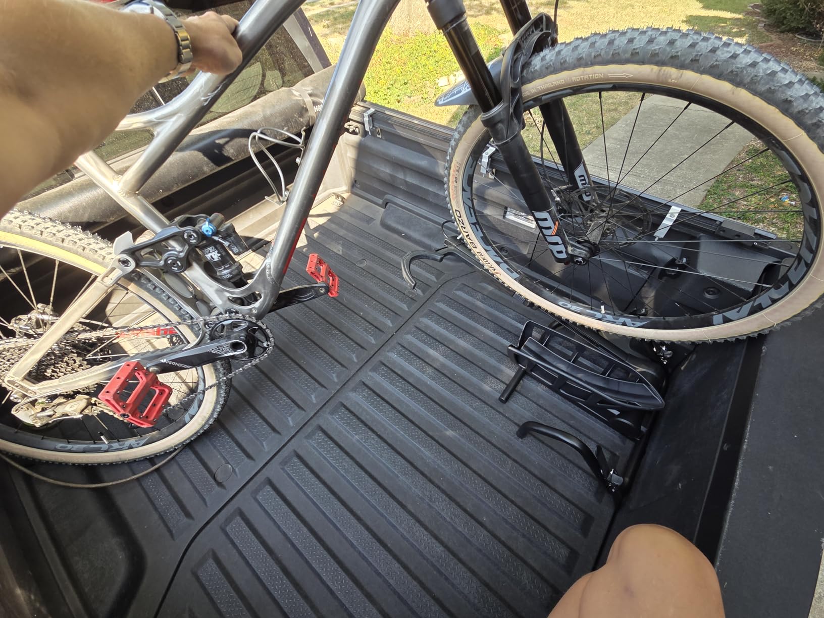 Thule Insta-Gater Pro Truck Bed Bike Rack customer photo 2