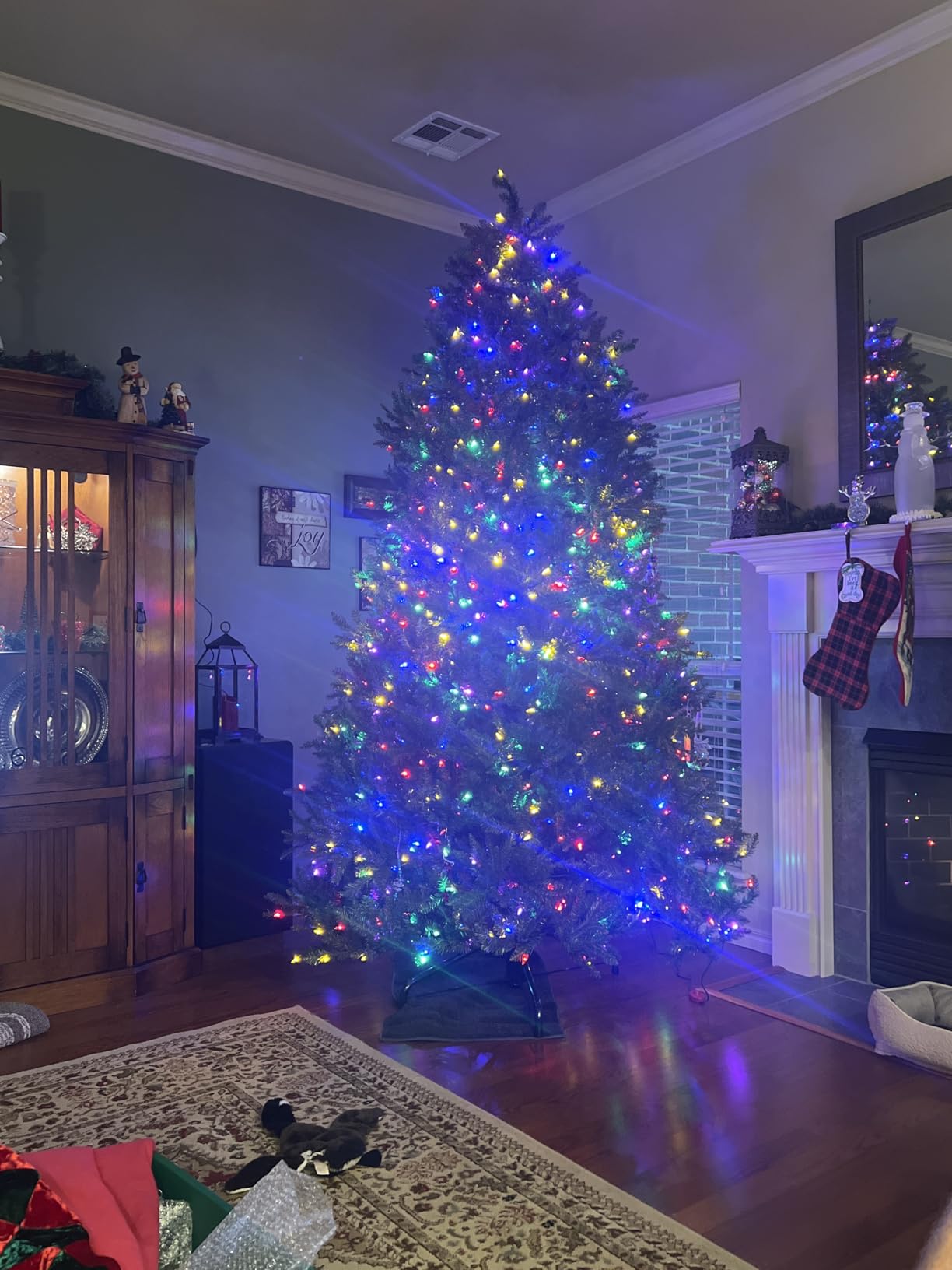 National Tree Company 7.5ft Pre-Lit Dunhill Fir Artificial Christmas Tree | 700 LED Lights, 10 Light Functions, 2,514 Tips, Foot Pedal, Includes Stand, Green customer photo 2