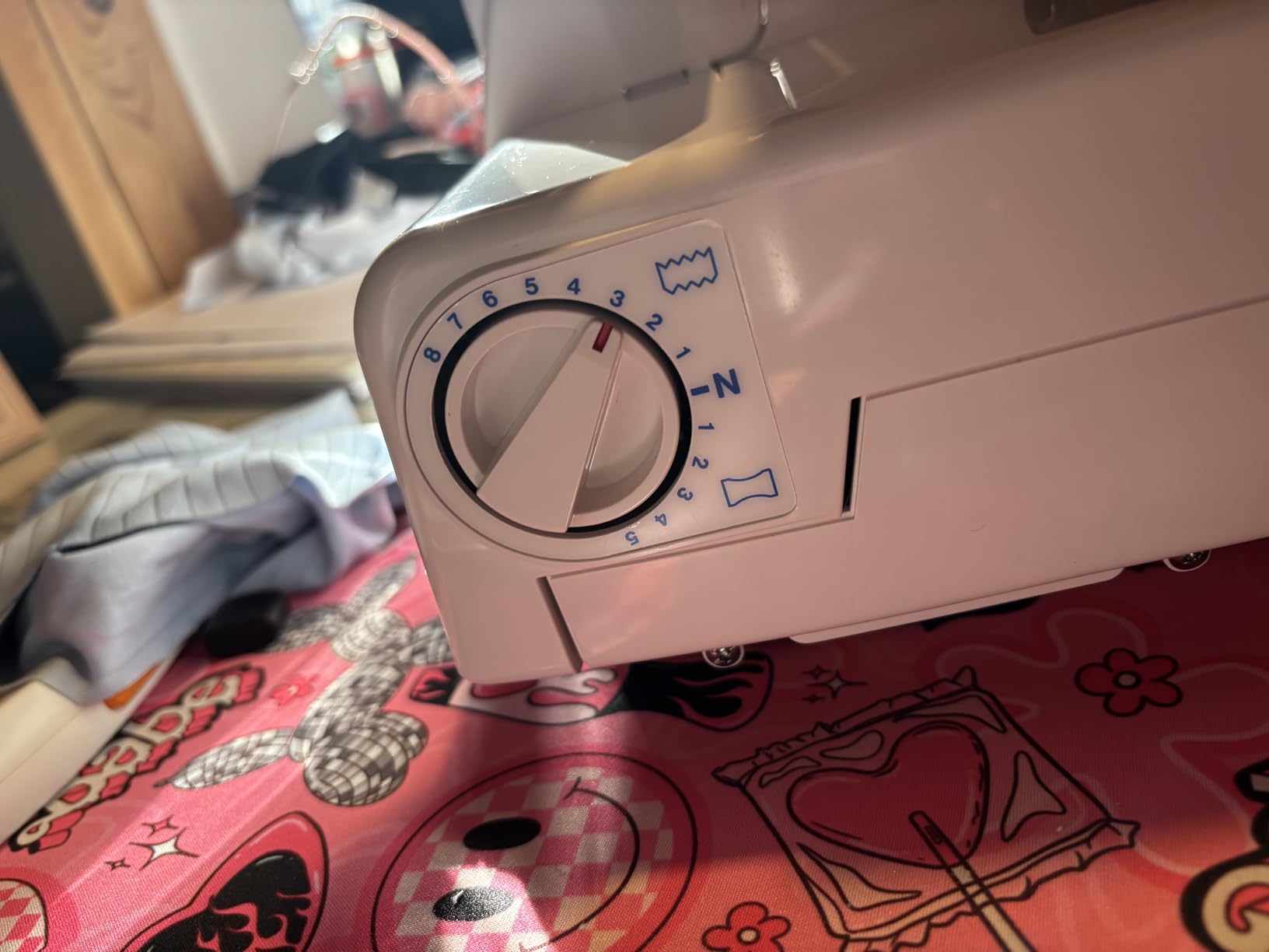 Juki, MO-50E, 3 or 4 Thread Serger, Lay In Tensions, Adjustable Differential Feed, Built In Rolled Hem, Automatic Lower Looper Threader, Retractable Upper Knife (MO-50E/UL) customer photo 1