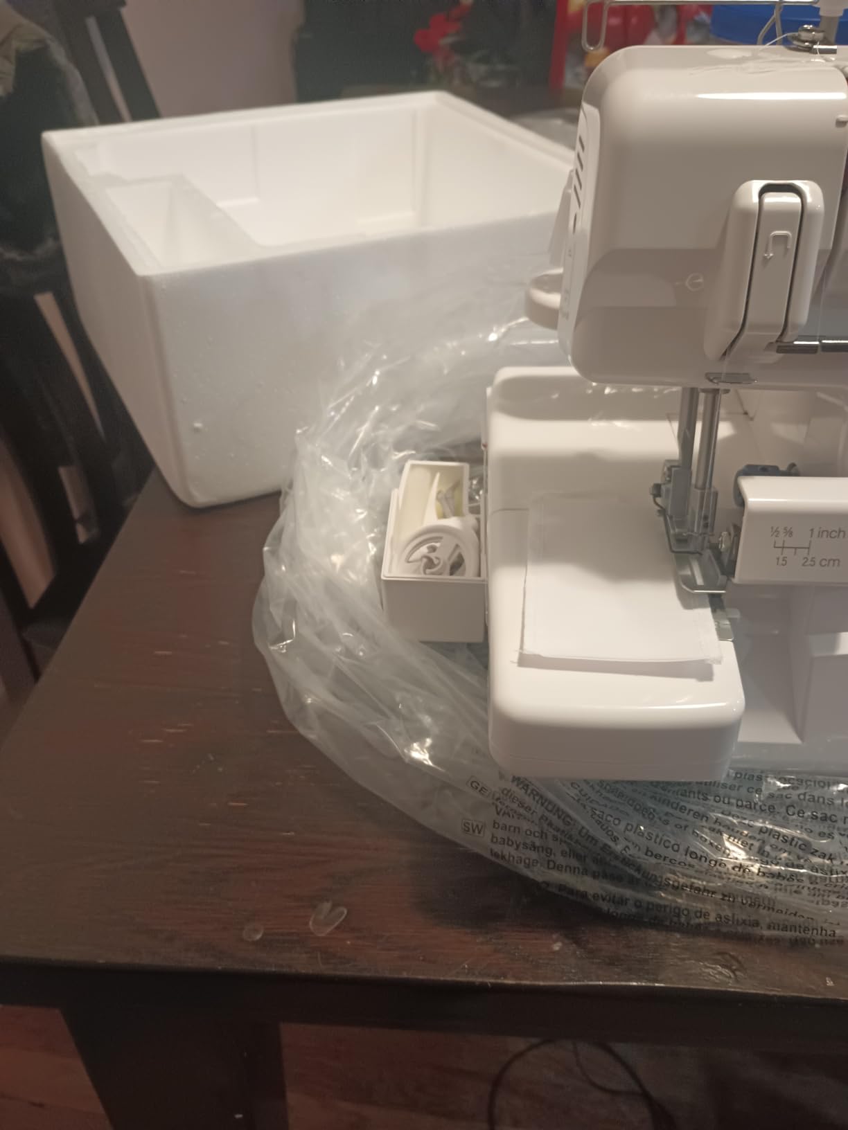 Juki, MO-50E, 3 or 4 Thread Serger, Lay In Tensions, Adjustable Differential Feed, Built In Rolled Hem, Automatic Lower Looper Threader, Retractable Upper Knife (MO-50E/UL) customer photo 2