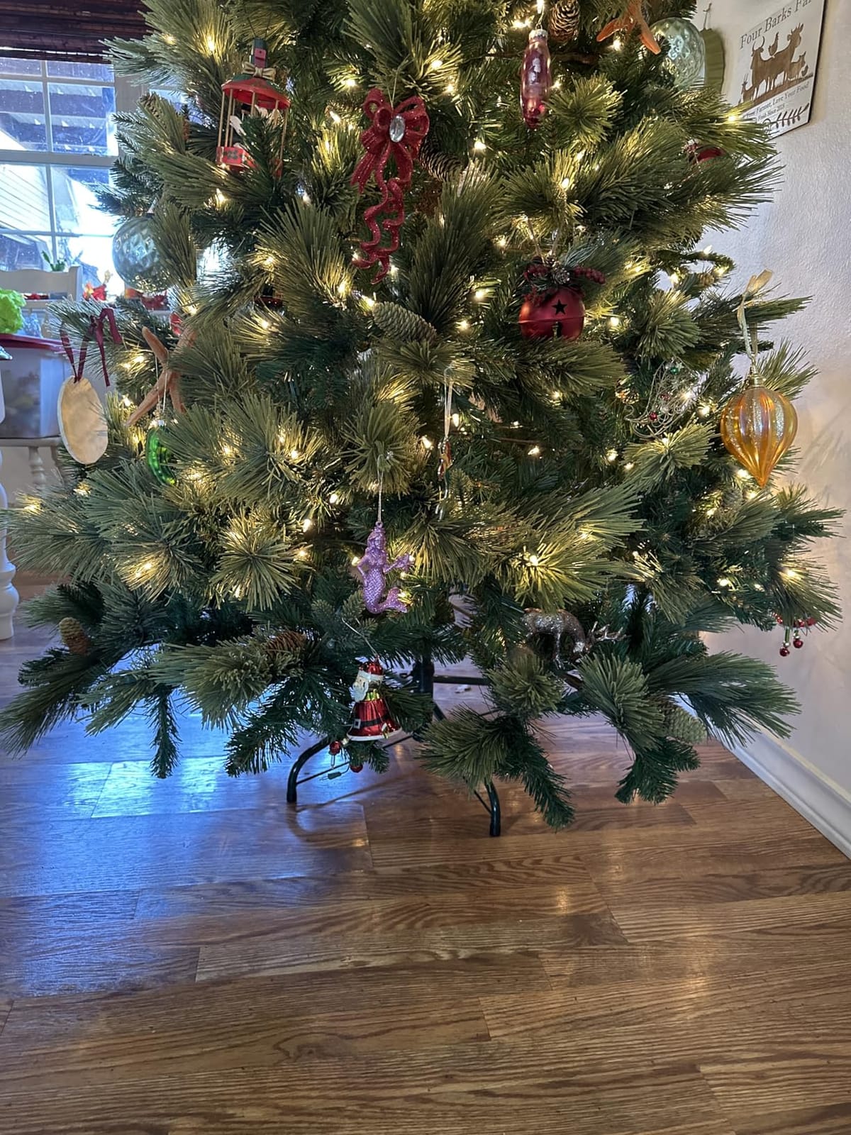National Tree Company 6.5ft Pre-Lit Carolina Pine Artificial Christmas Tree | 650 Clear Lights, 911 Tips, Pinecones, Includes Stand, Green customer photo 2