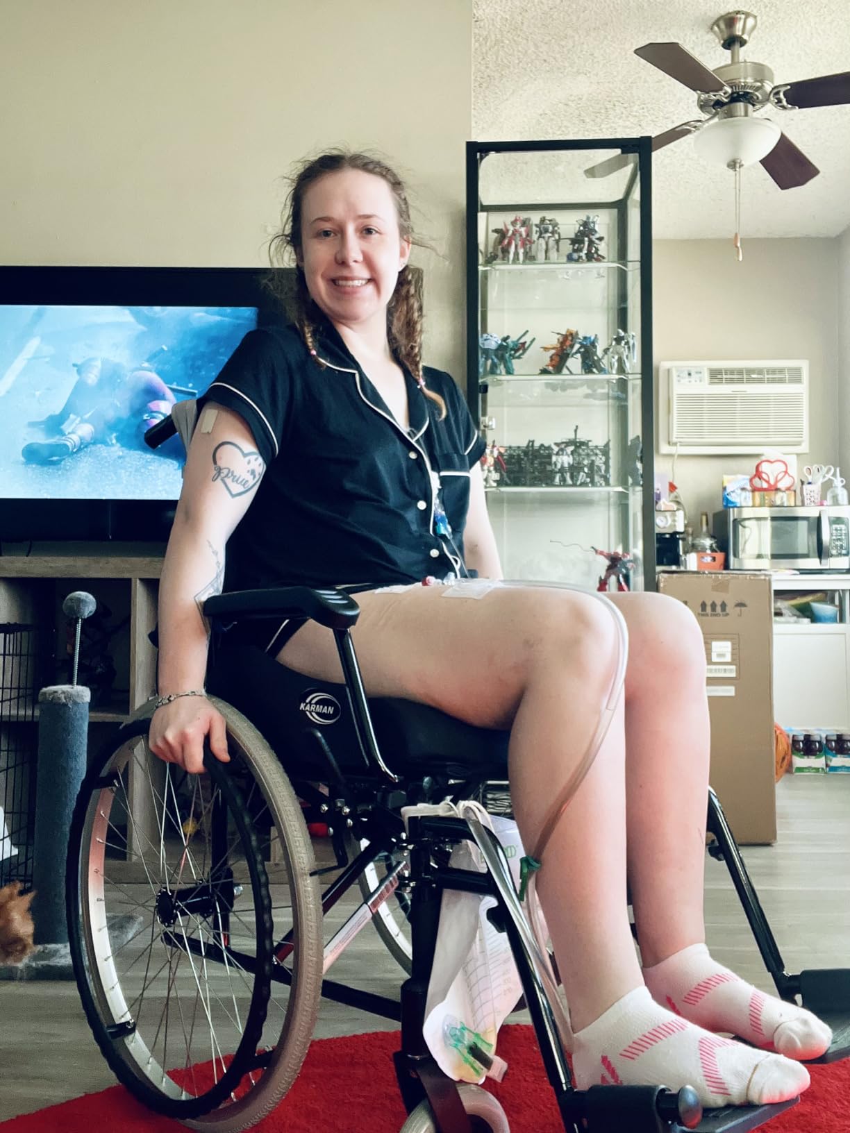 Karman 24 pounds LT-980 Ultra Lightweight Wheelchair, Black | 24 pounds customer photo 2