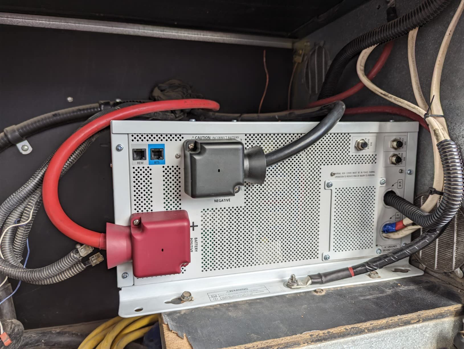 Xantrex 815-3012 Freedom SW 3012 150 Amp Inverter/Charger customer photo 2