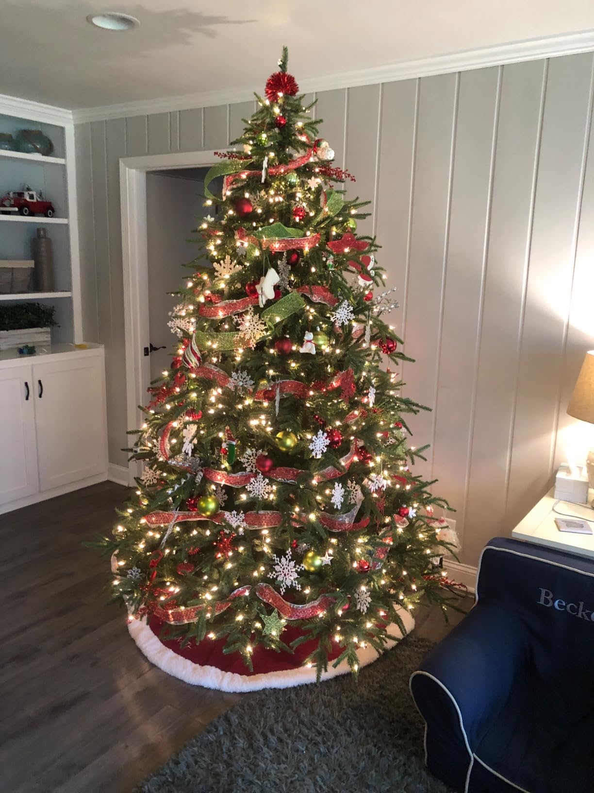 National Tree Company 7.5ft Pre-Lit Fraser Grande Artificial Christmas Tree | 1,000 Clear Lights, 3,719 Tips, Includes Stand, Green customer photo 2