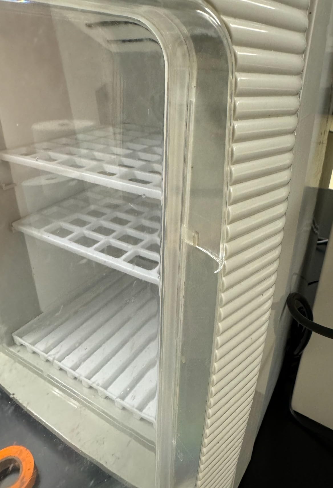 Benchmark Scientific H2200-H MyTemp Mini Digital Incubator, 0.75 Cubic Foot/20L Capacity, Heat only, Ambient + 1 to 60 Degrees C Temperature Range, 100-240V, with US Plug customer photo 1