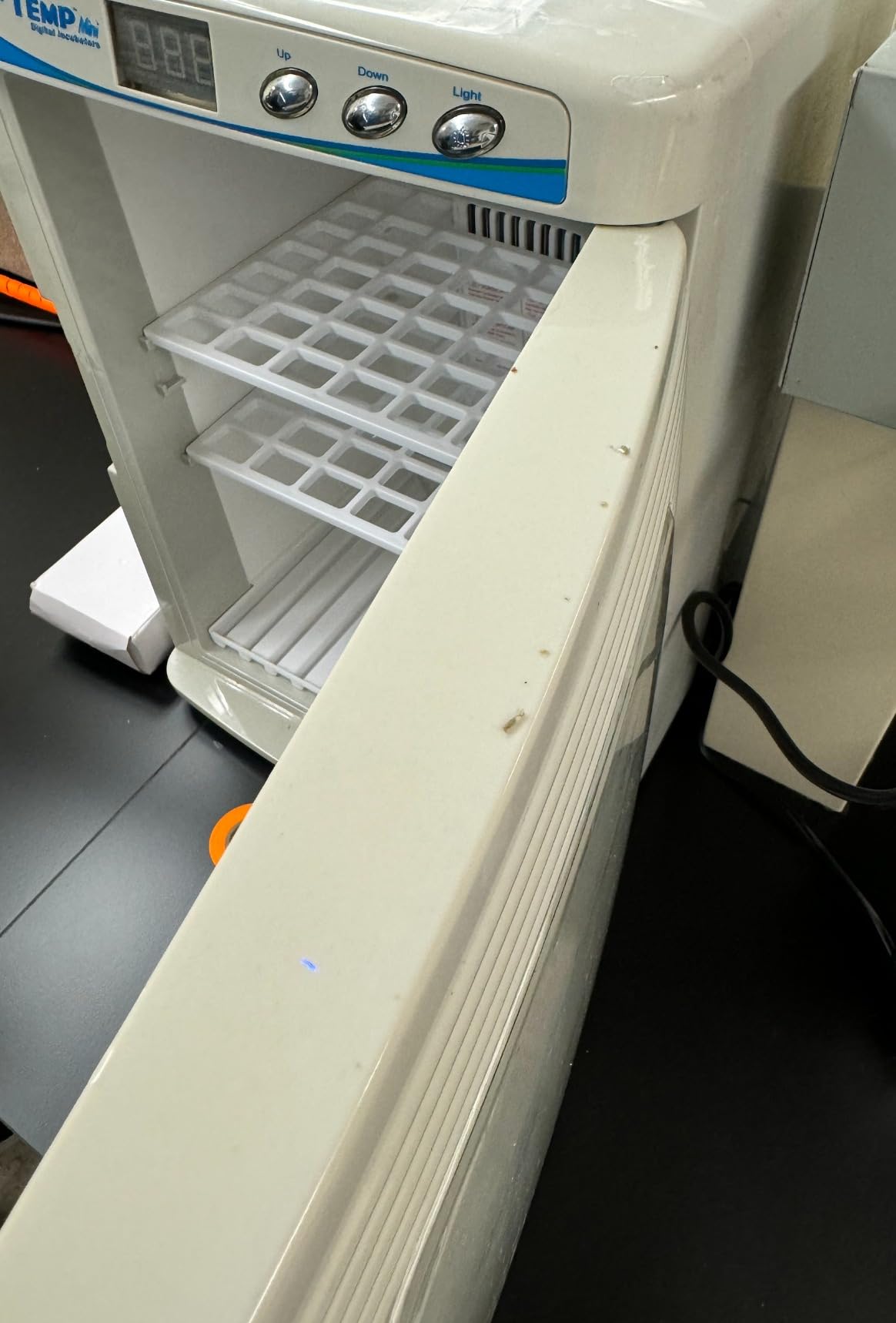 Benchmark Scientific H2200-H MyTemp Mini Digital Incubator, 0.75 Cubic Foot/20L Capacity, Heat only, Ambient + 1 to 60 Degrees C Temperature Range, 100-240V, with US Plug customer photo 2