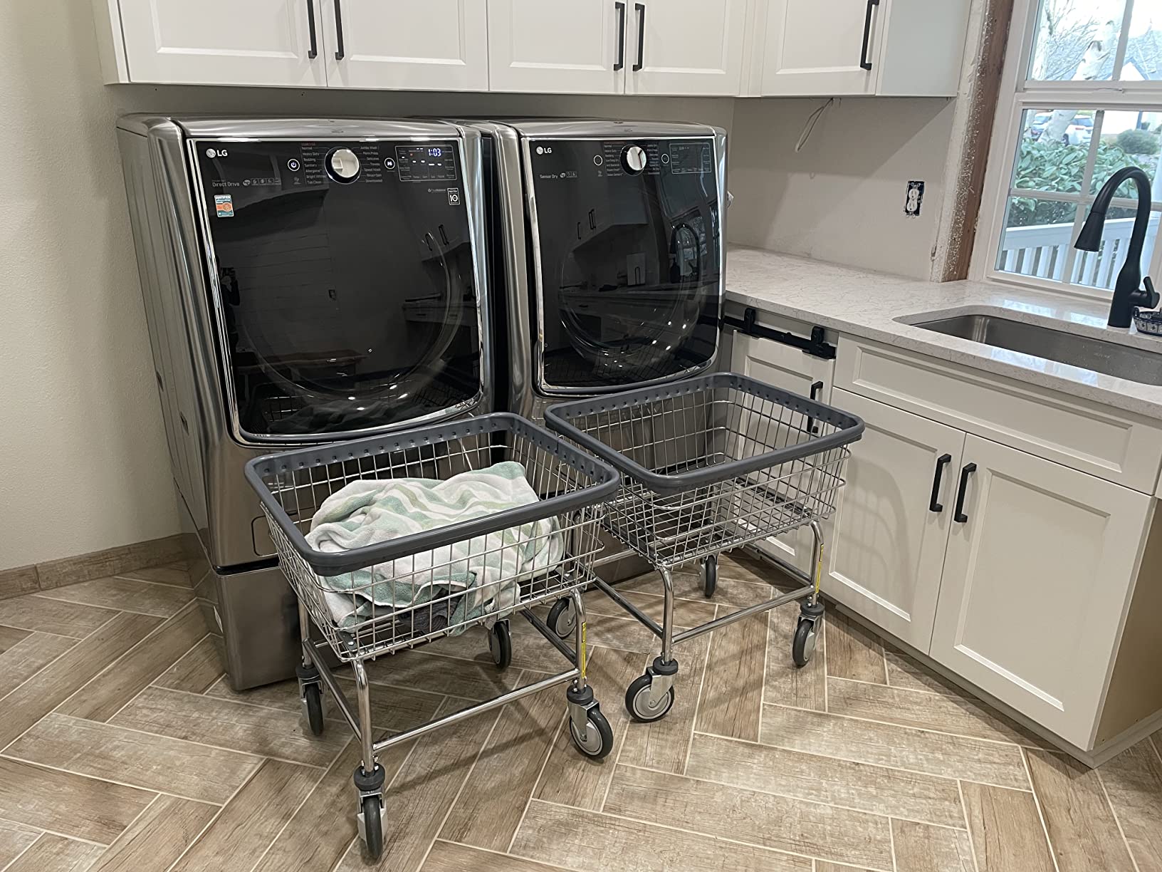 R&B Wire 100E Heavy Duty Wire Laundry Cart | 2.5 Bushel | Steel Frame with Chrome Finish | Commercial Laundry Basket | Industrial Bumper | 5
