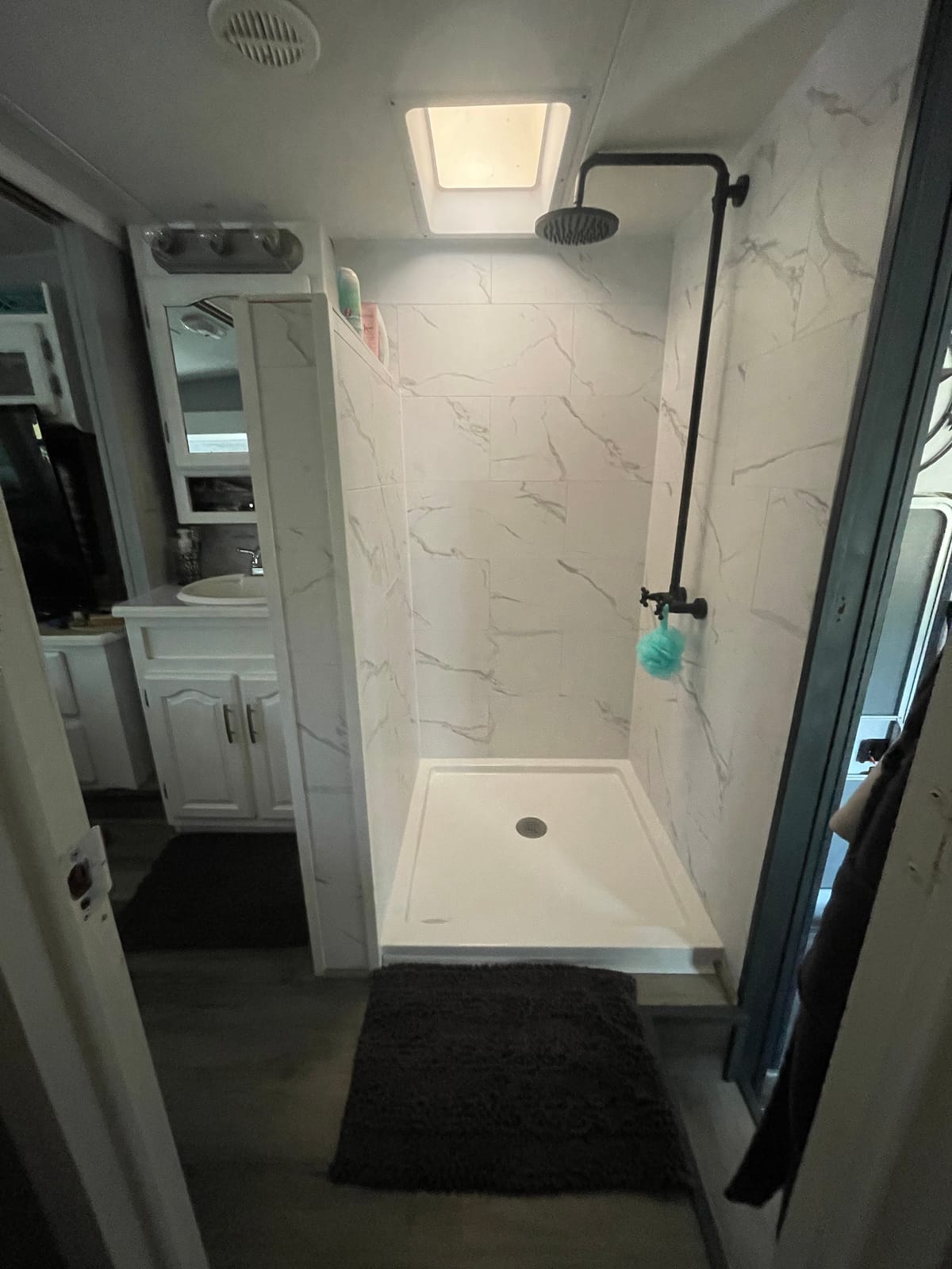 DreamLine SlimLine 36 in. D x 36 in. W x 2 3/4 in. H Center Drain Single Threshold Shower Base in White, DLT-1136360 customer photo 2
