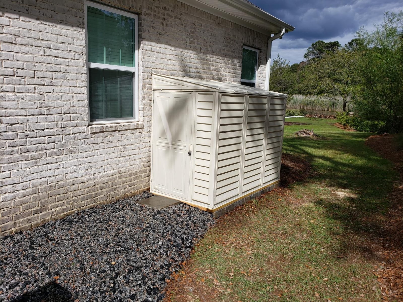 Duramax SideMate Vinyl Shed, 4'x8', Off-White - Maintenance-Free Outdoor Storage customer photo 1