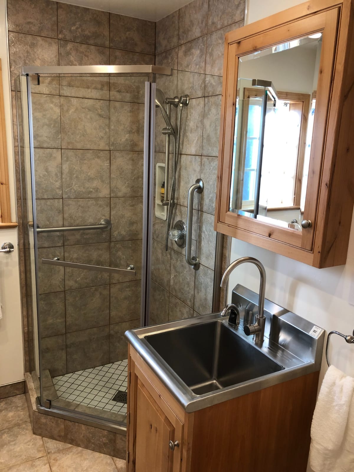 DreamLine Prism 34 1/8 in. x 72 in. Frameless Neo-Angle Pivot Shower Enclosure in Brushed Nickel customer photo 2