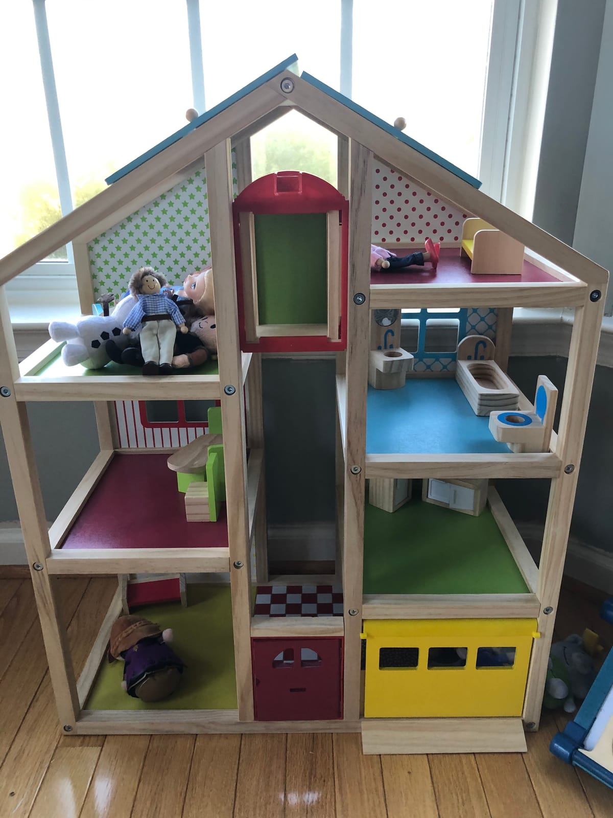 Melissa & Doug Wooden Hi-Rise Dollhouse with 15 Furniture Pieces, Garage, Working Elevator Preschool Dollhouse for Kids Ages 3+ customer photo 1
