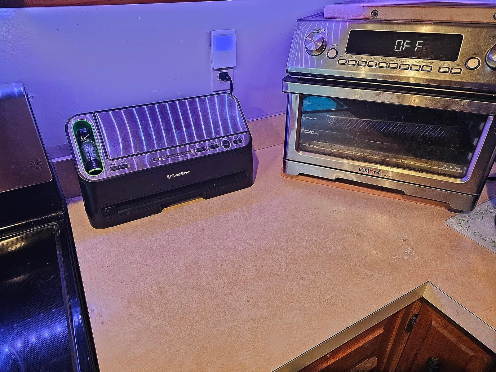 FoodSaver V4400 2-in-1 Vacuum Sealer Machine with Automatic Vacuum Sealer Bag Detection and Starter Kit customer photo 2