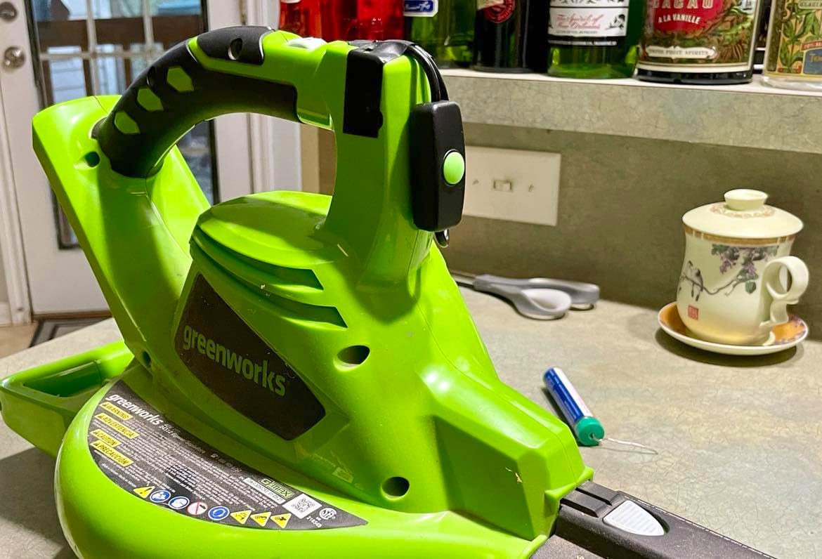 Greenworks 40V (185 MPH / 340 CFM) Cordless Brushless Leaf Blower/Vacuum with Bag, Battery-Powered, Ergonomic Design for Efficient Leaf & Grass Clipping Cleanup, Battery and Charger not included customer photo 2